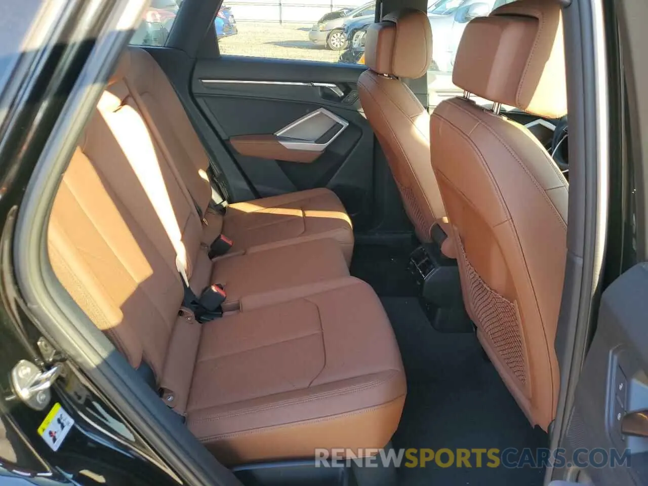 11 Photograph of a damaged car WA1EECF31N1108892 AUDI Q3 2022