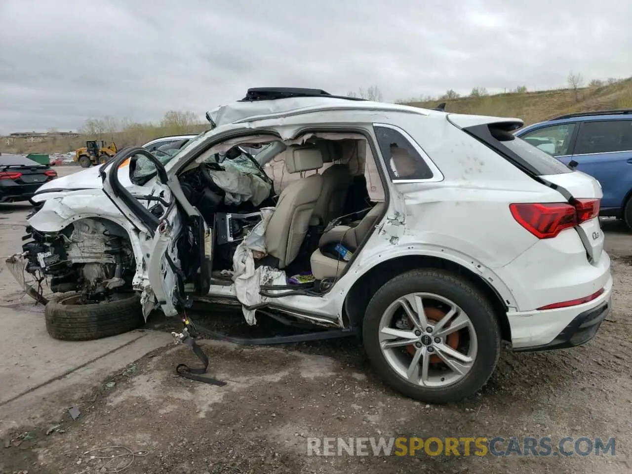 2 Photograph of a damaged car WA1EECF32N1030039 AUDI Q3 2022