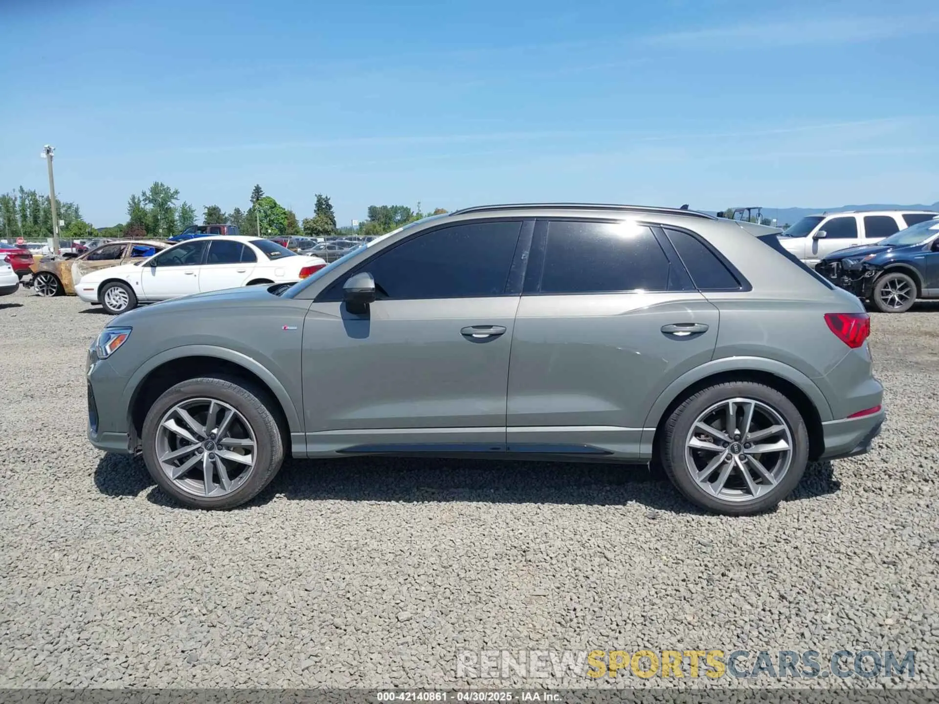 14 Photograph of a damaged car WA1EECF32N1040652 AUDI Q3 2022