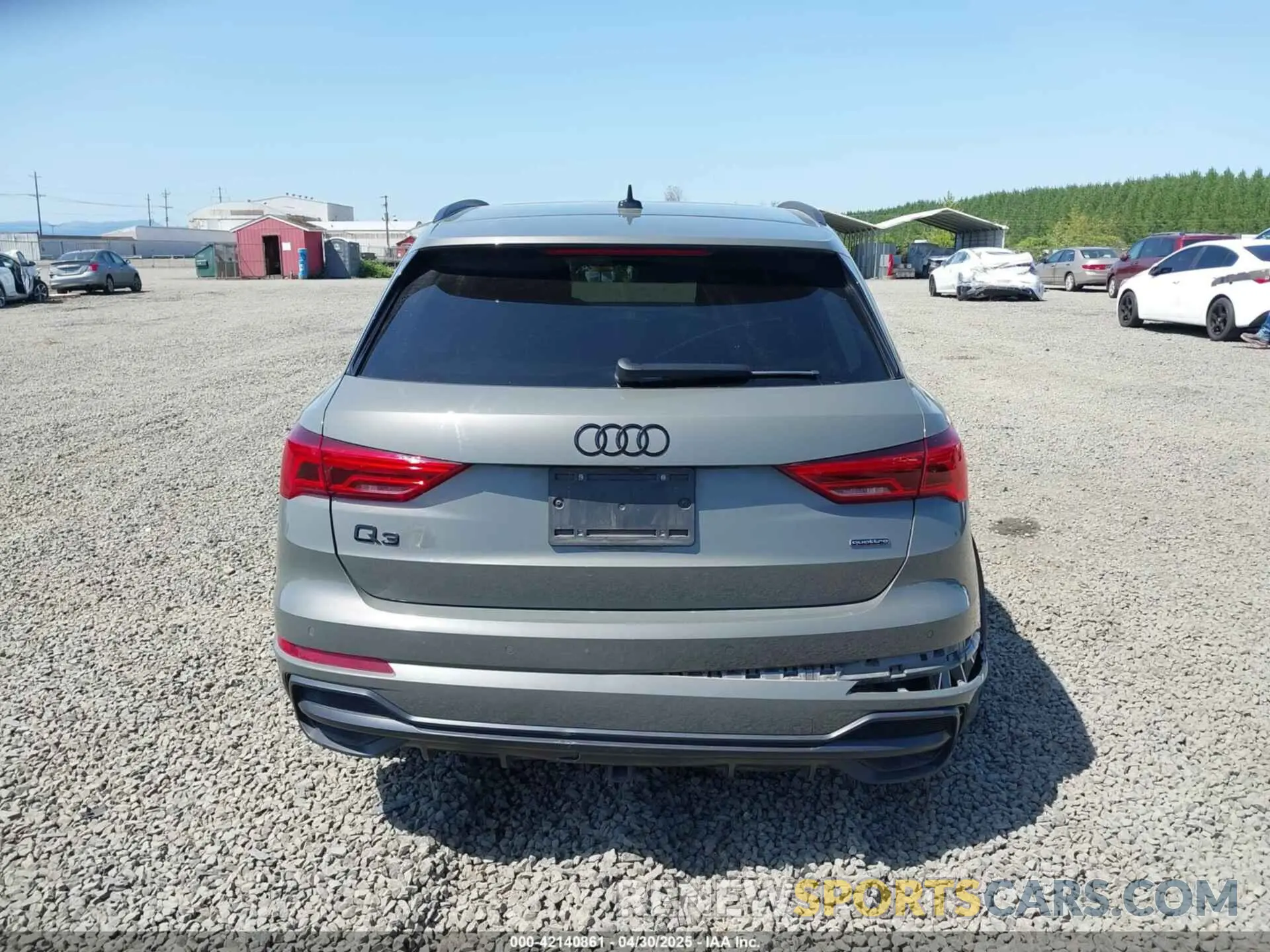 16 Photograph of a damaged car WA1EECF32N1040652 AUDI Q3 2022
