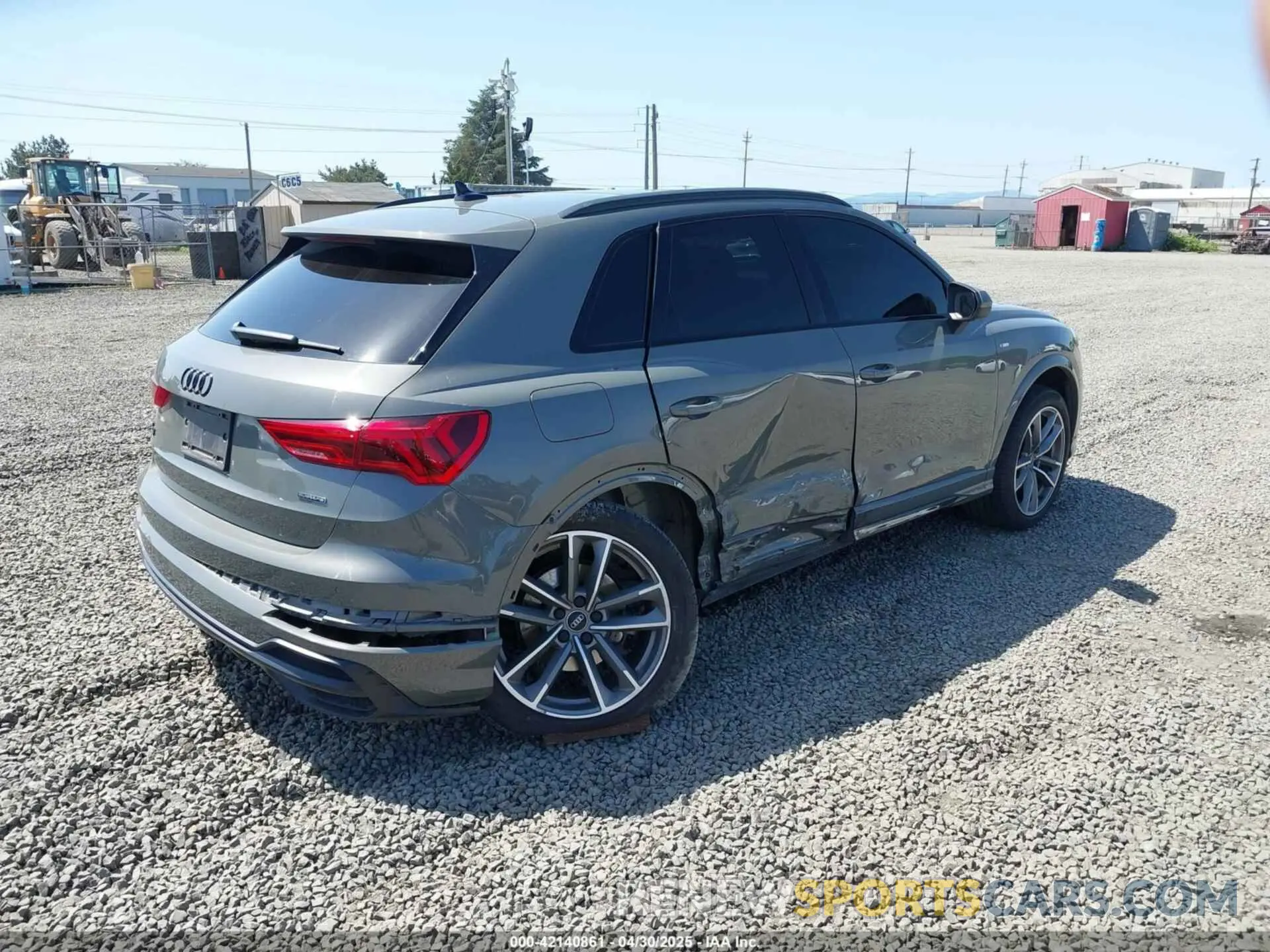 4 Photograph of a damaged car WA1EECF32N1040652 AUDI Q3 2022