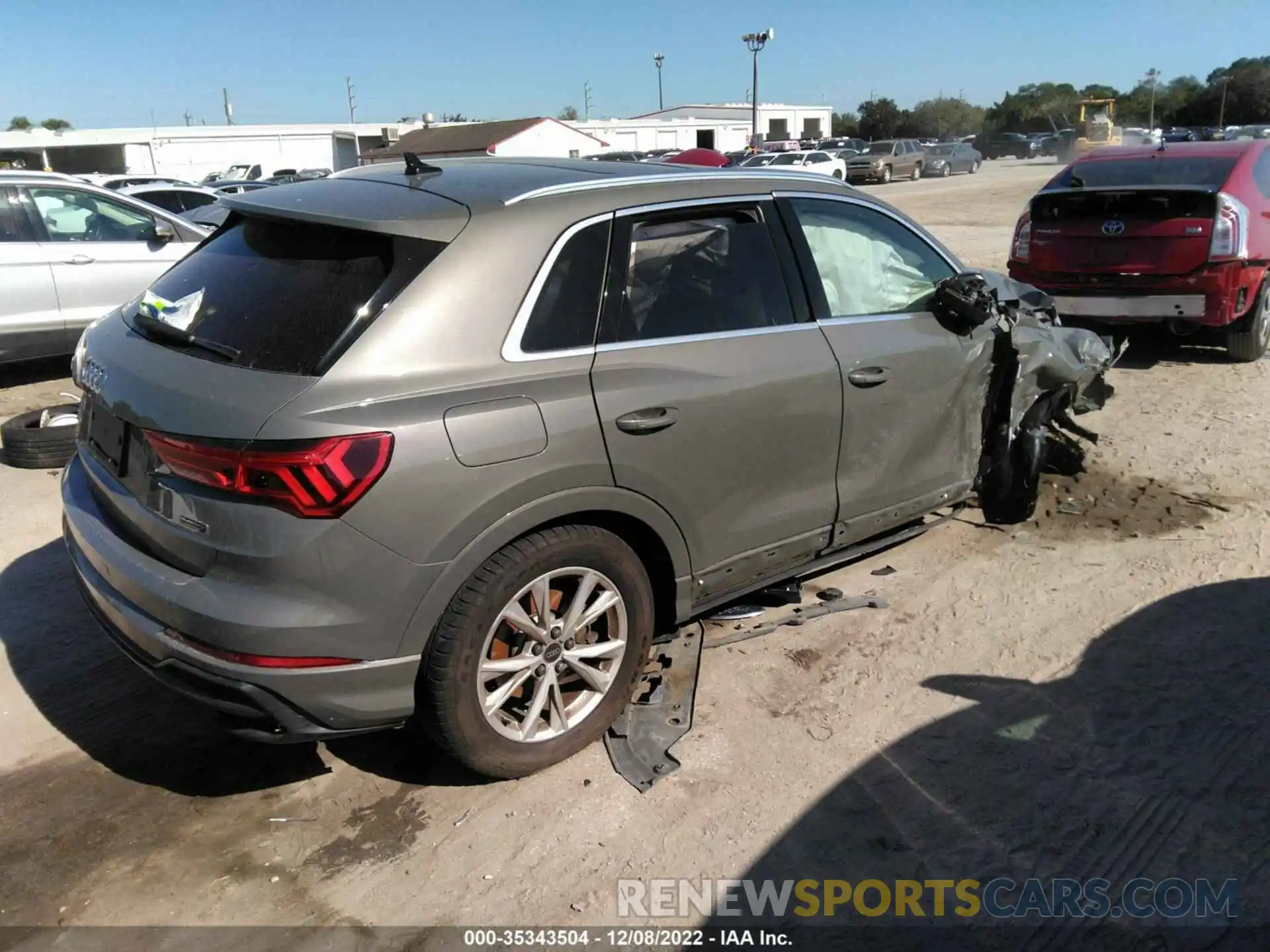 4 Photograph of a damaged car WA1EECF32N1071545 AUDI Q3 2022