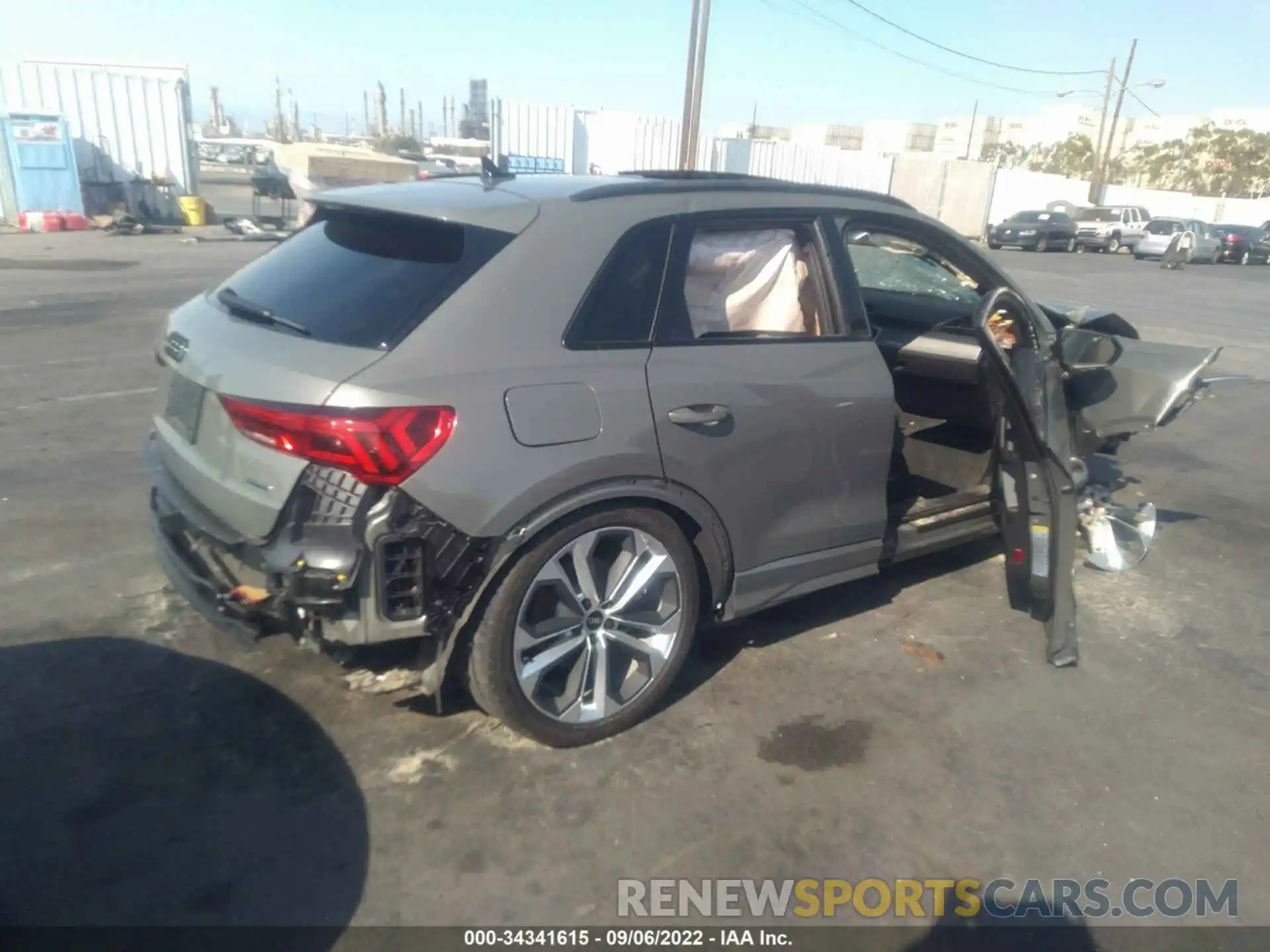 4 Photograph of a damaged car WA1EECF33N1019650 AUDI Q3 2022