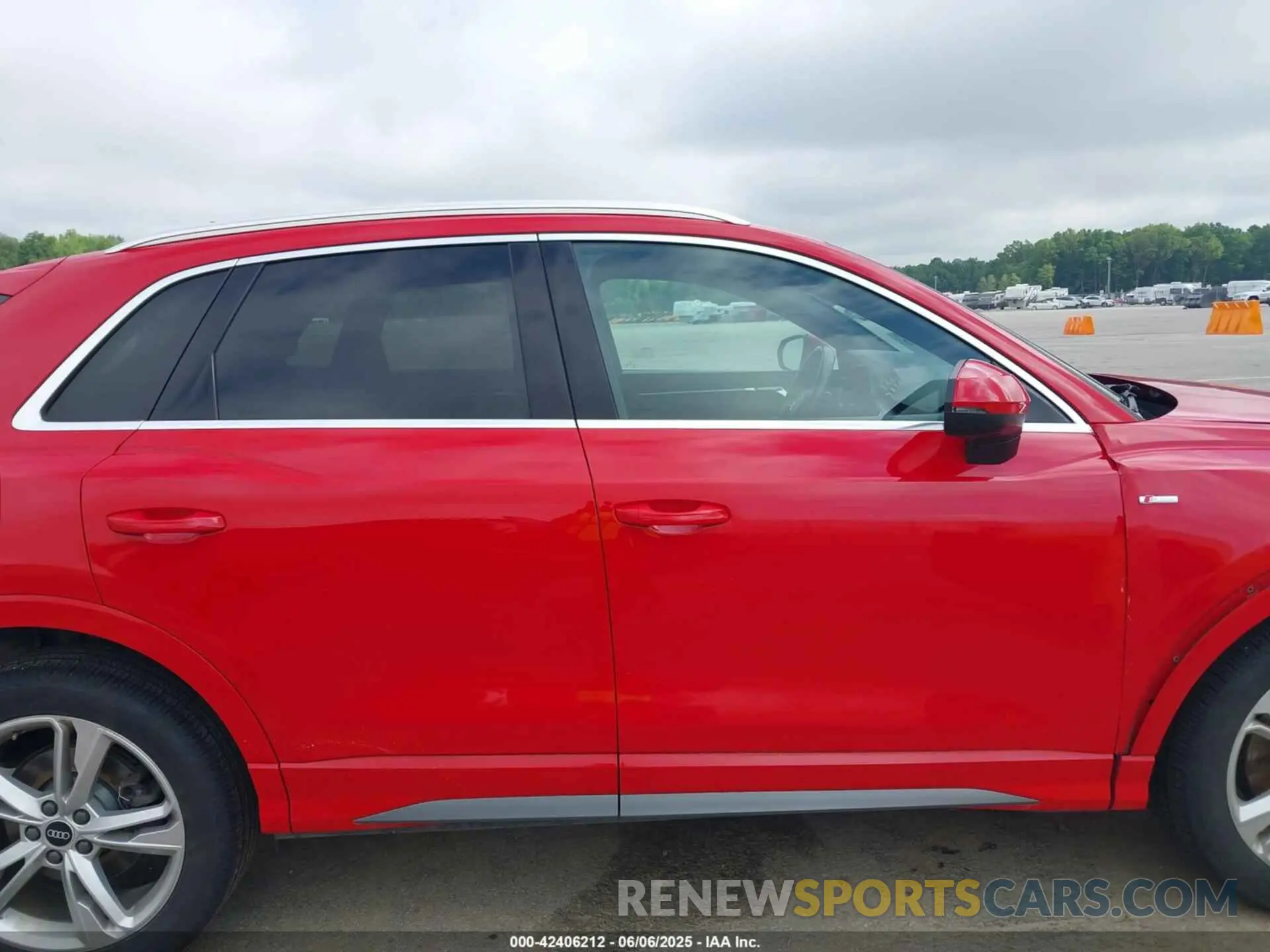 13 Photograph of a damaged car WA1EECF33N1048355 AUDI Q3 2022