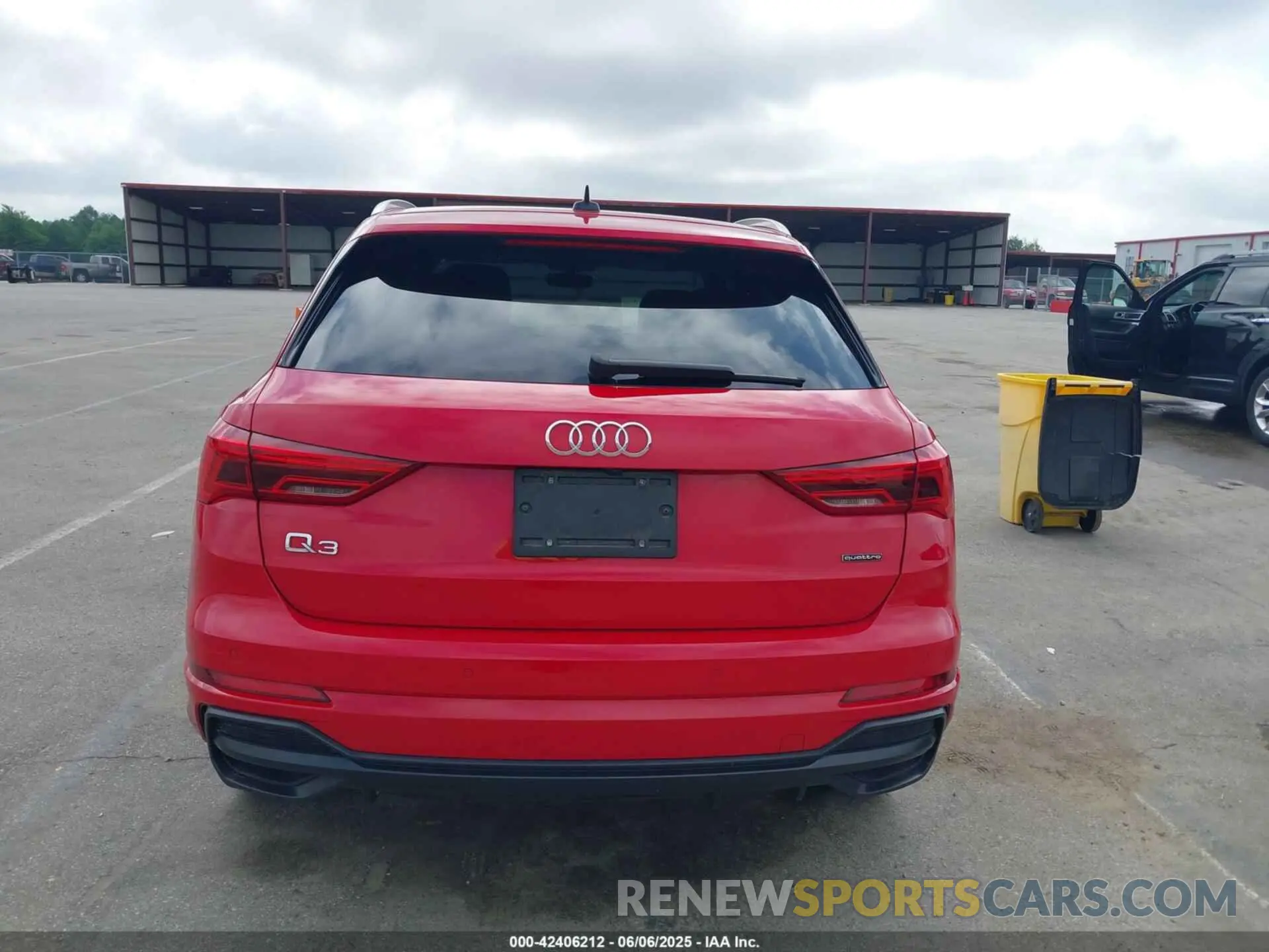 16 Photograph of a damaged car WA1EECF33N1048355 AUDI Q3 2022