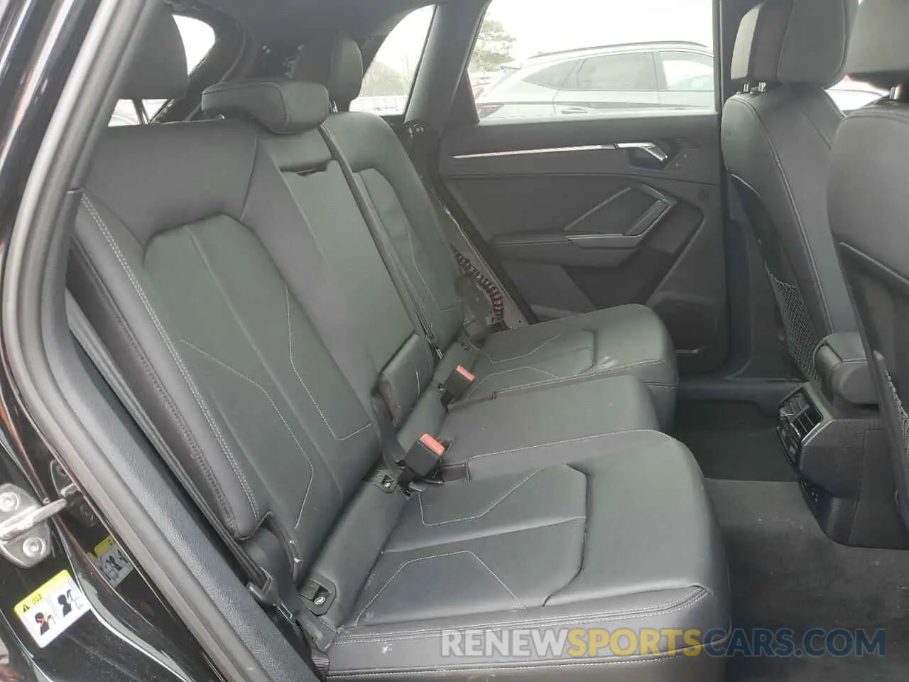 11 Photograph of a damaged car WA1EECF33N1054639 AUDI Q3 2022