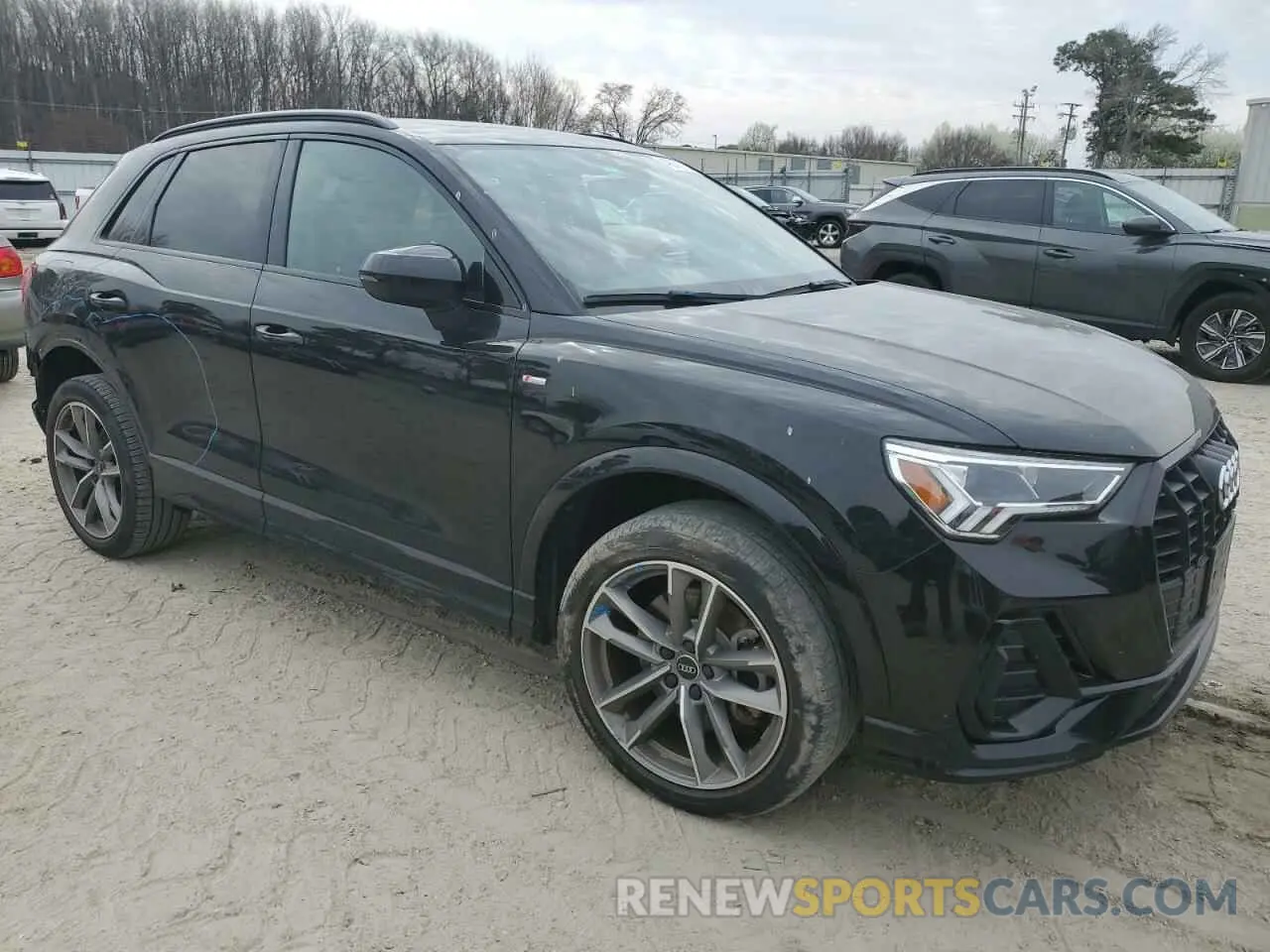 4 Photograph of a damaged car WA1EECF33N1054639 AUDI Q3 2022