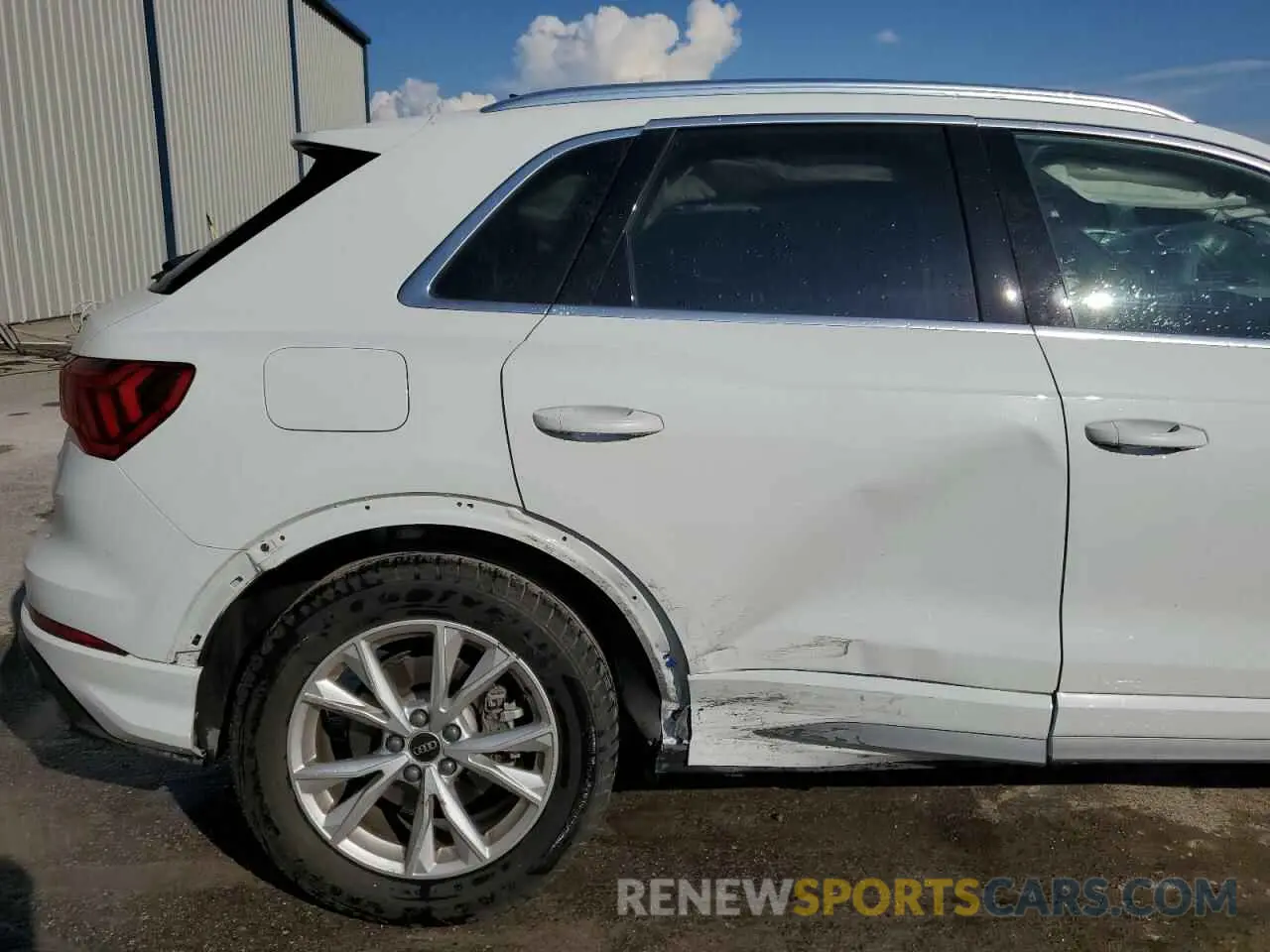 11 Photograph of a damaged car WA1EECF33N1123961 AUDI Q3 2022