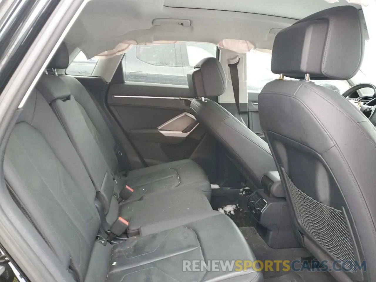 11 Photograph of a damaged car WA1EECF34N1018555 AUDI Q3 2022