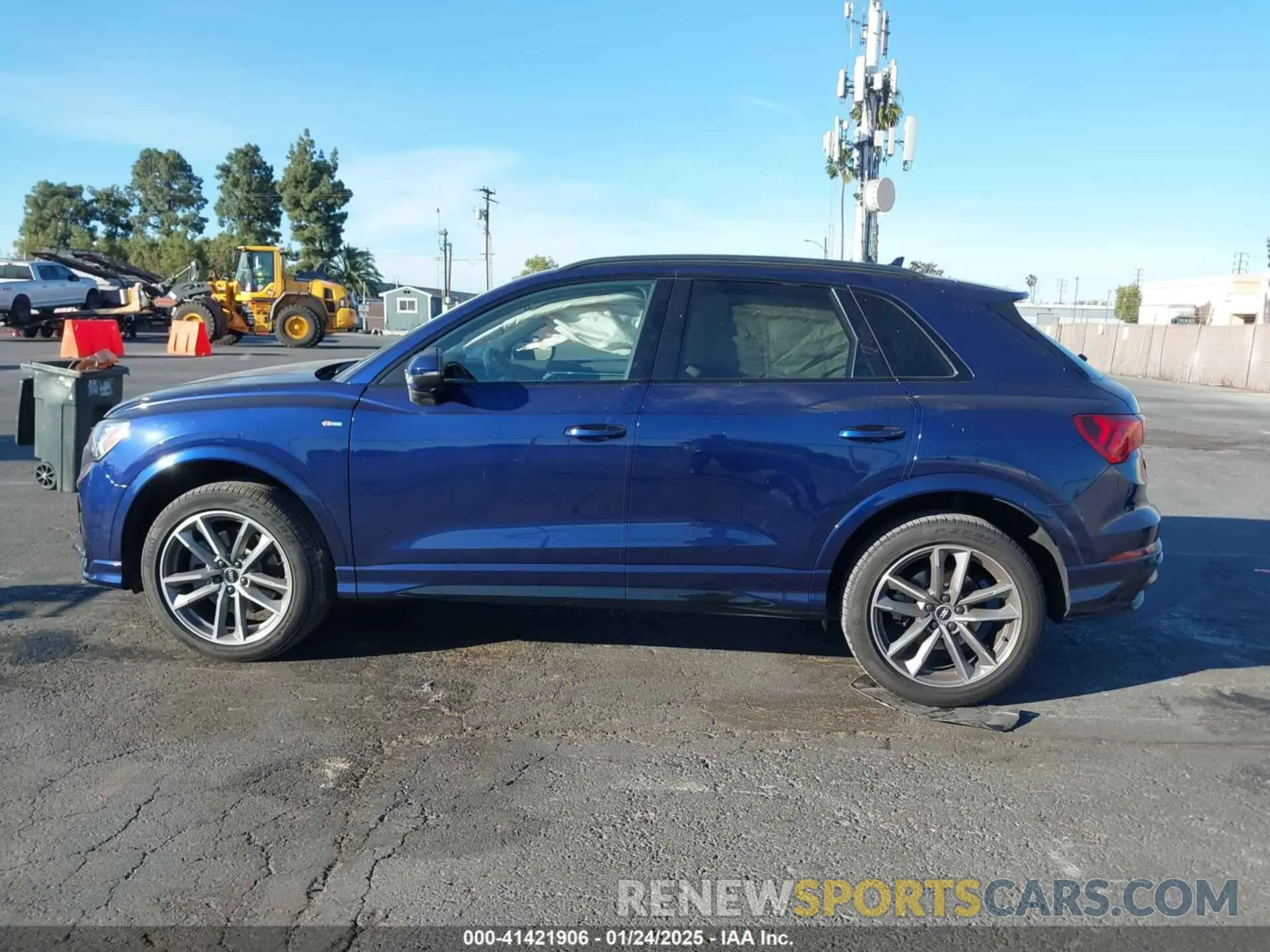 14 Photograph of a damaged car WA1EECF34N1043973 AUDI Q3 2022