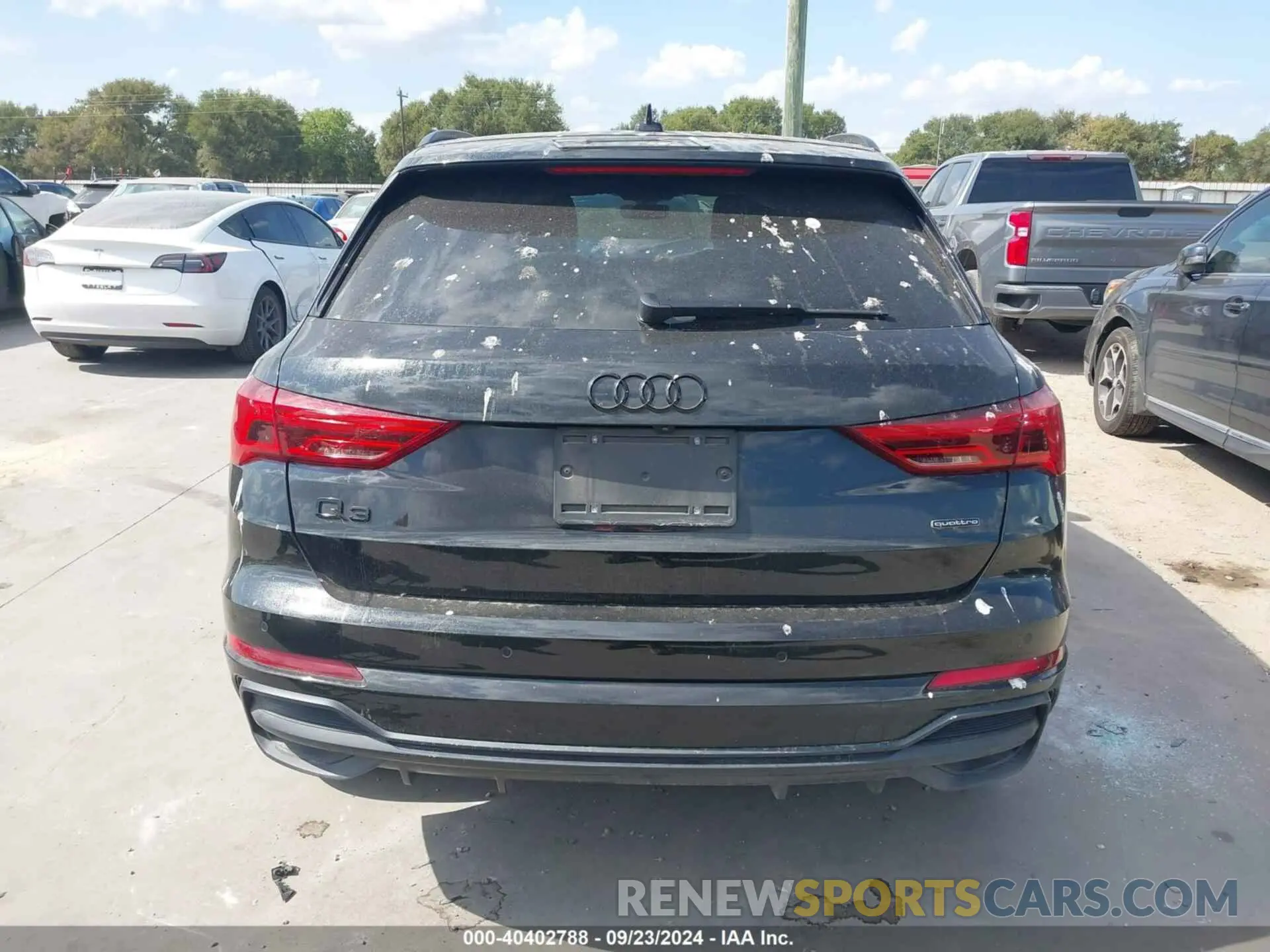 16 Photograph of a damaged car WA1EECF34N1051622 AUDI Q3 2022