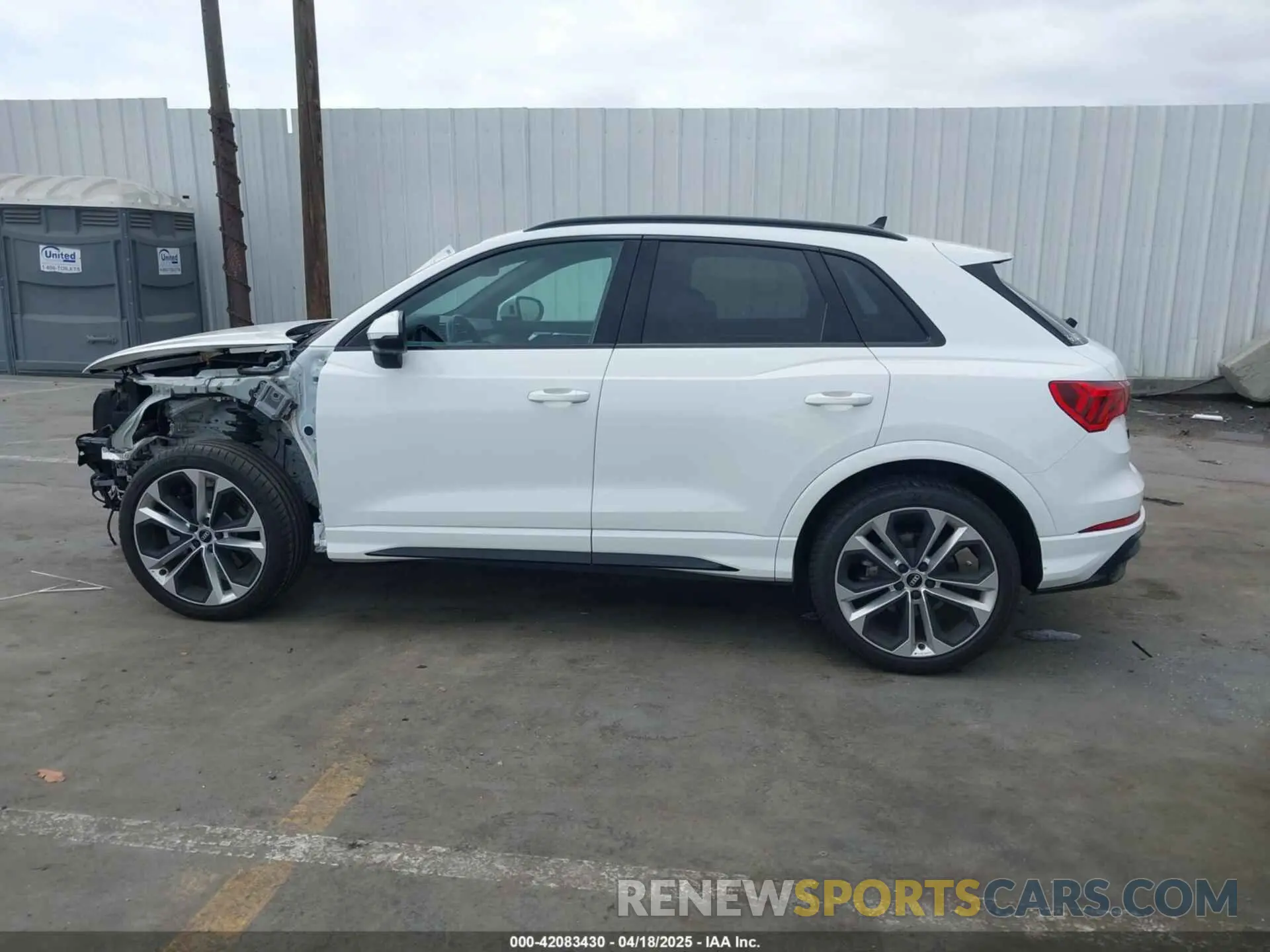 15 Photograph of a damaged car WA1EECF35N1017446 AUDI Q3 2022