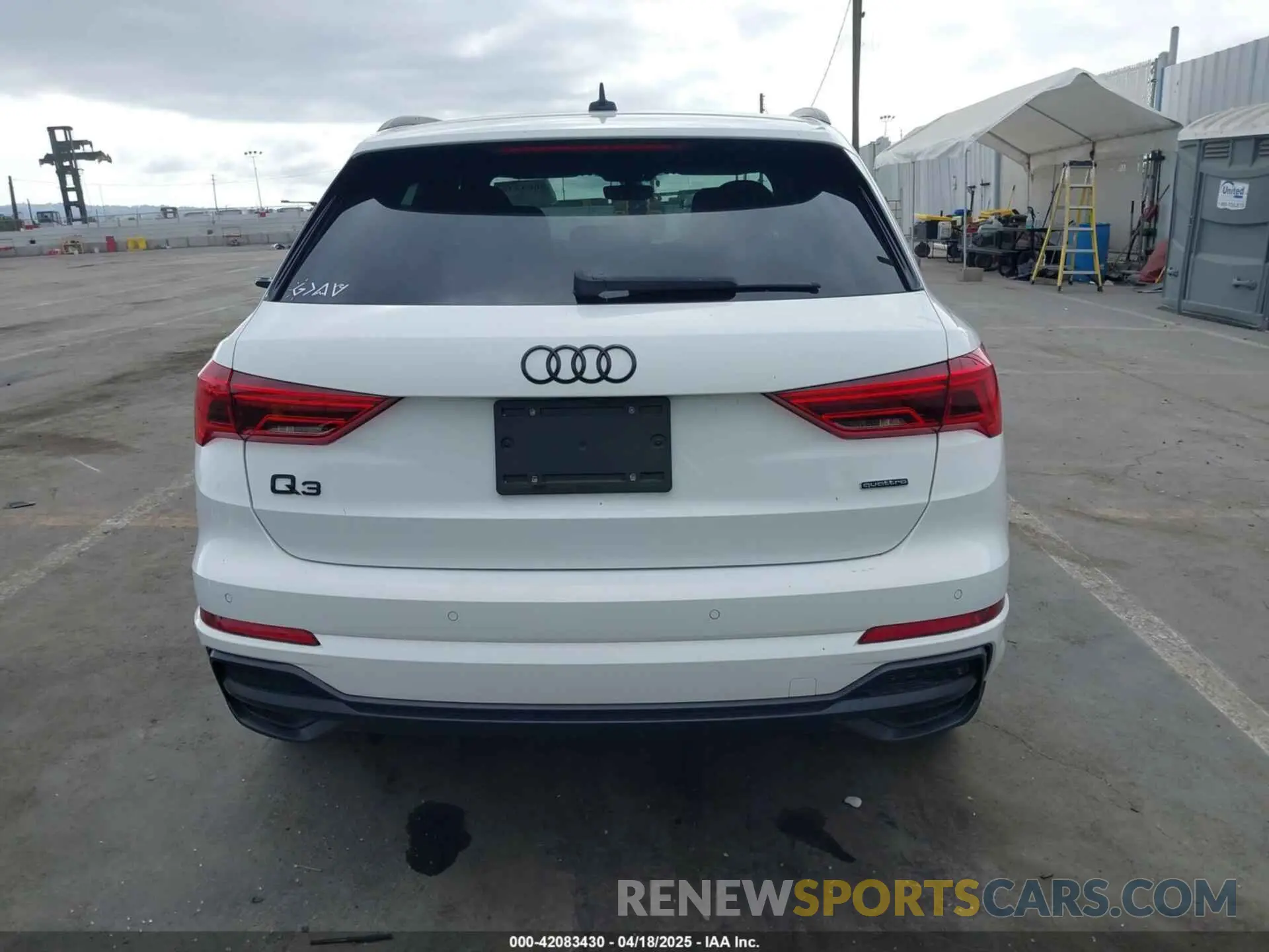 17 Photograph of a damaged car WA1EECF35N1017446 AUDI Q3 2022