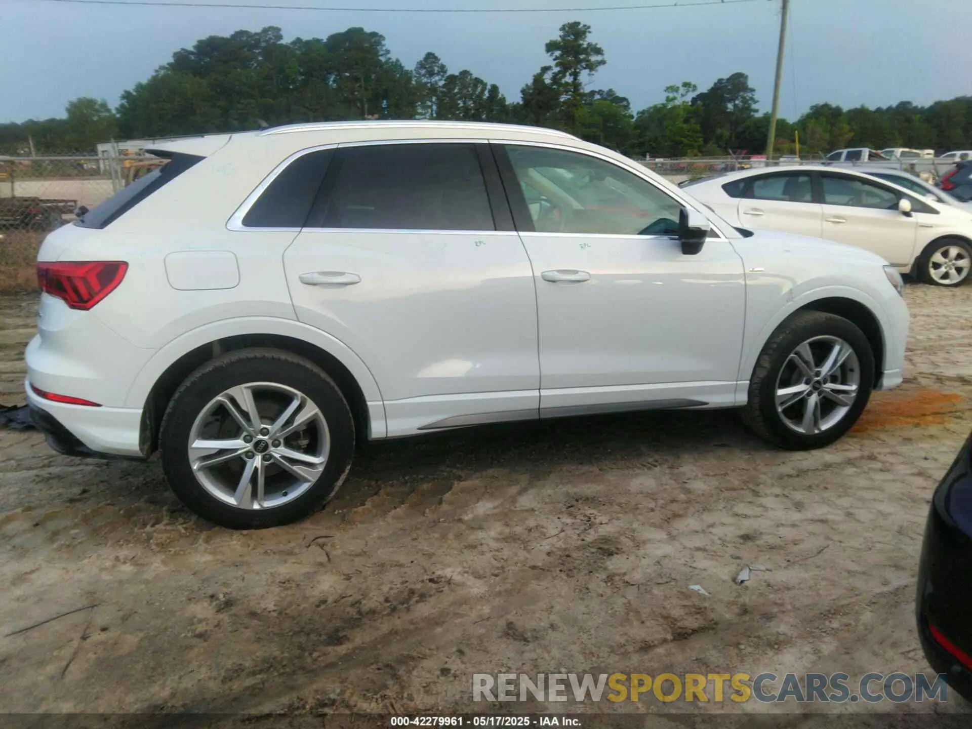 13 Photograph of a damaged car WA1EECF35N1035137 AUDI Q3 2022