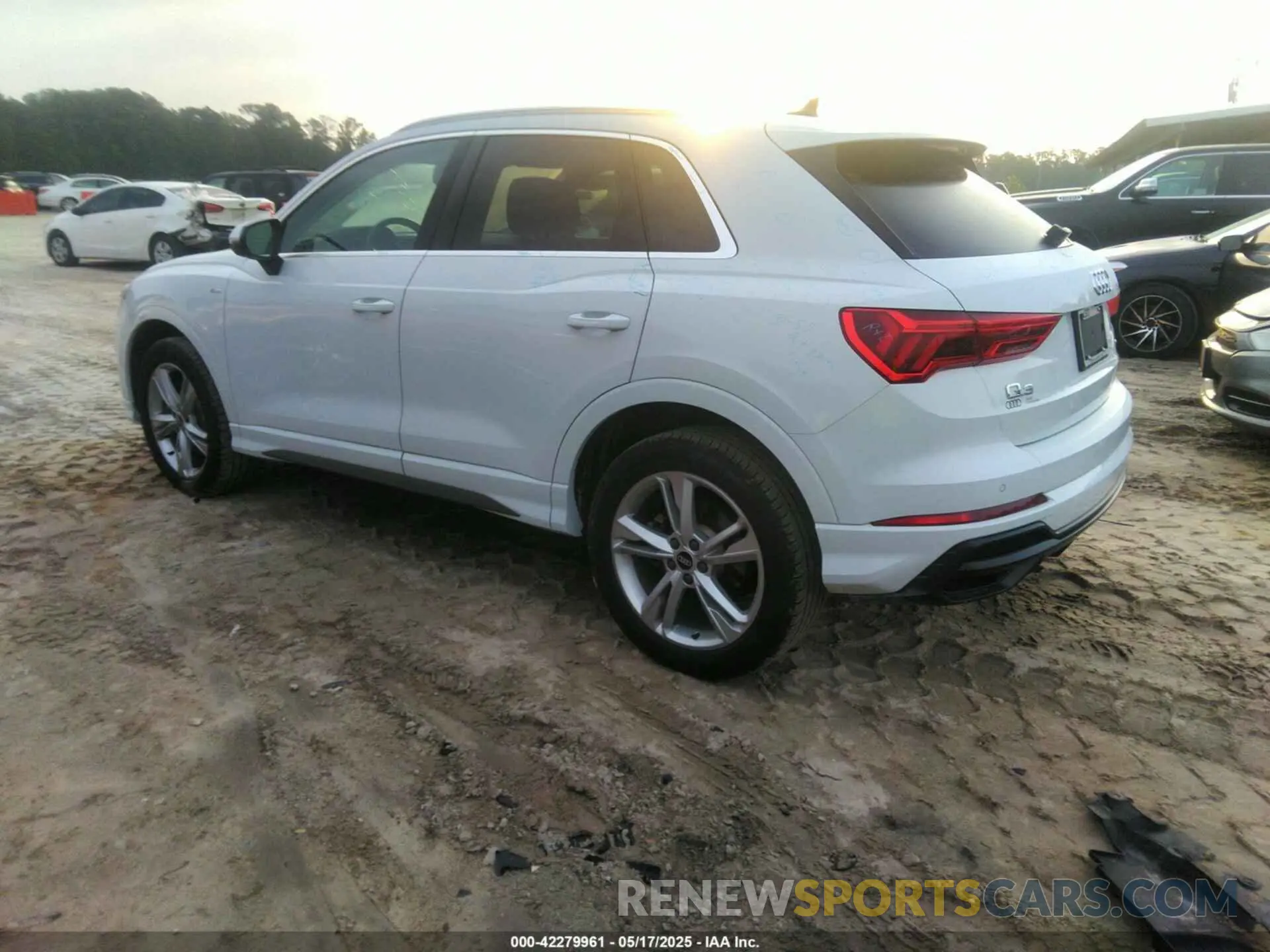 3 Photograph of a damaged car WA1EECF35N1035137 AUDI Q3 2022