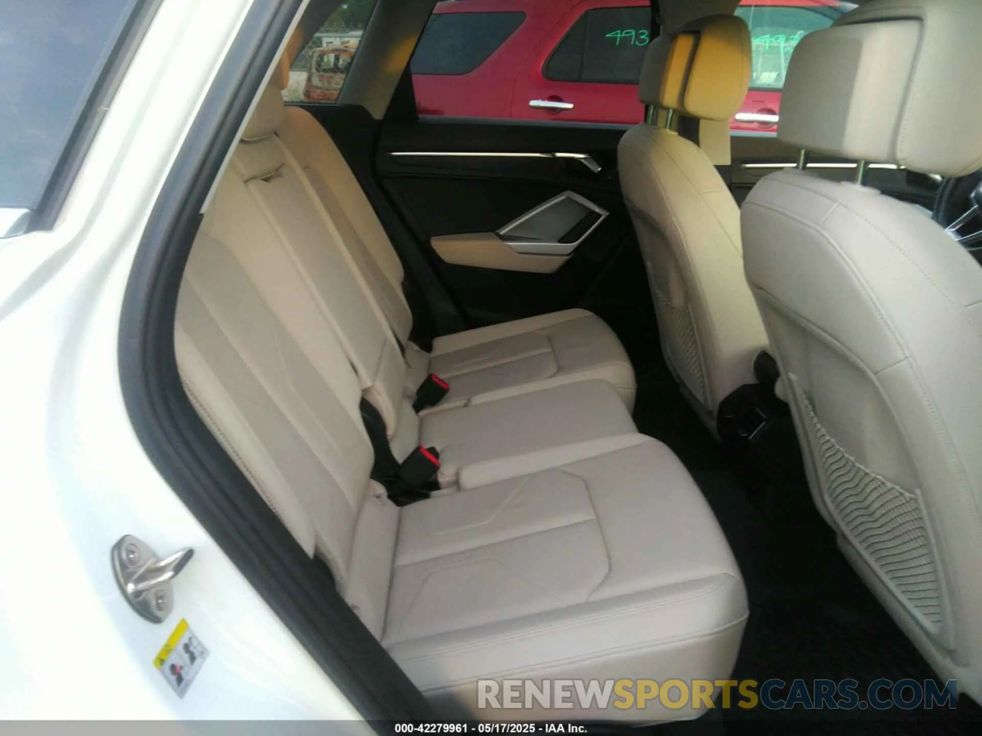 8 Photograph of a damaged car WA1EECF35N1035137 AUDI Q3 2022