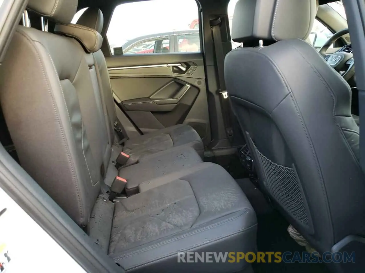 11 Photograph of a damaged car WA1EECF35N1076786 AUDI Q3 2022