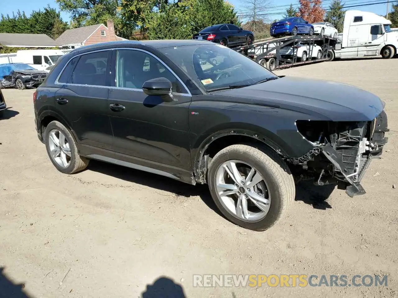 4 Photograph of a damaged car WA1EECF36N1017942 AUDI Q3 2022