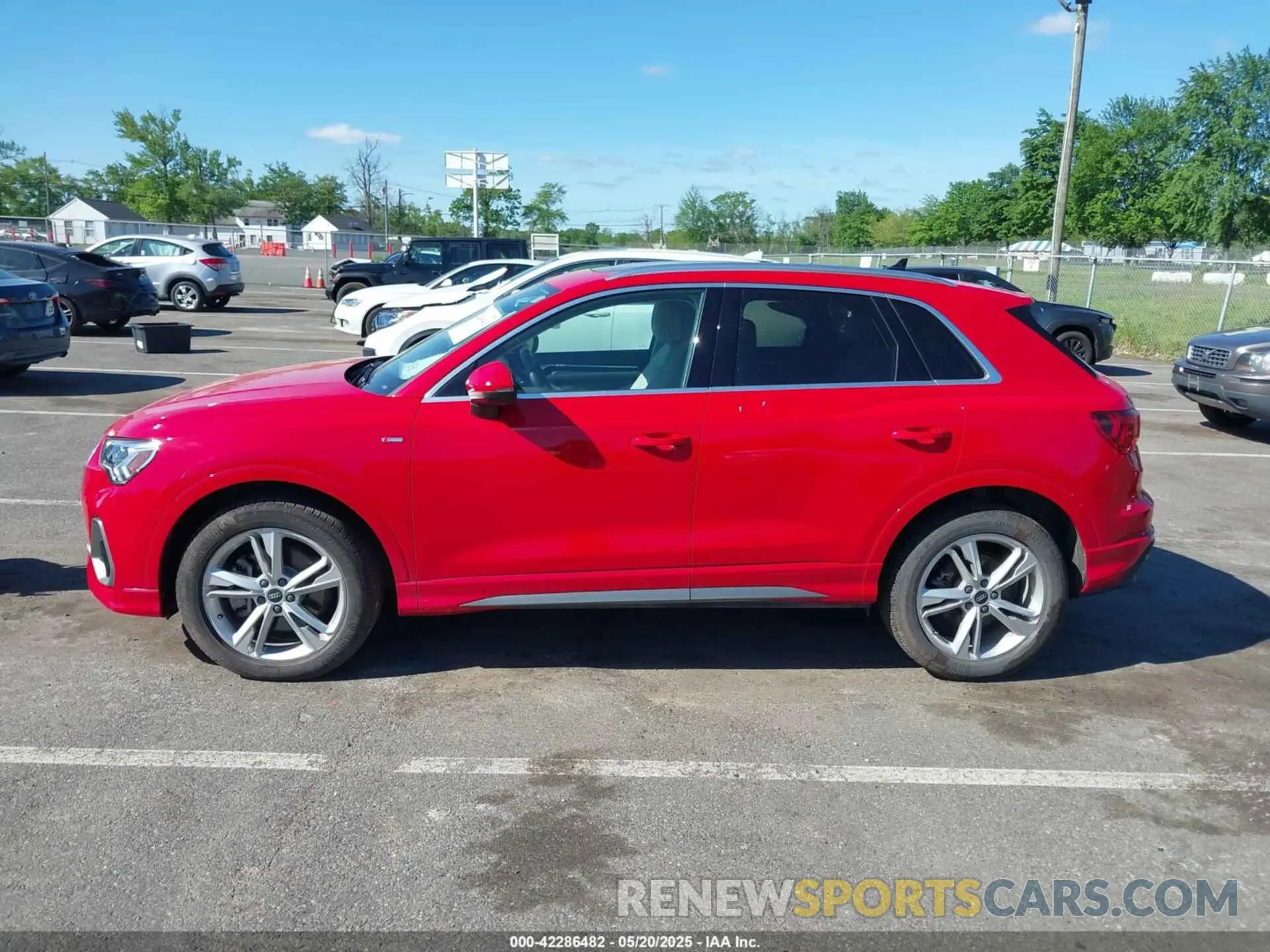 14 Photograph of a damaged car WA1EECF36N1143301 AUDI Q3 2022