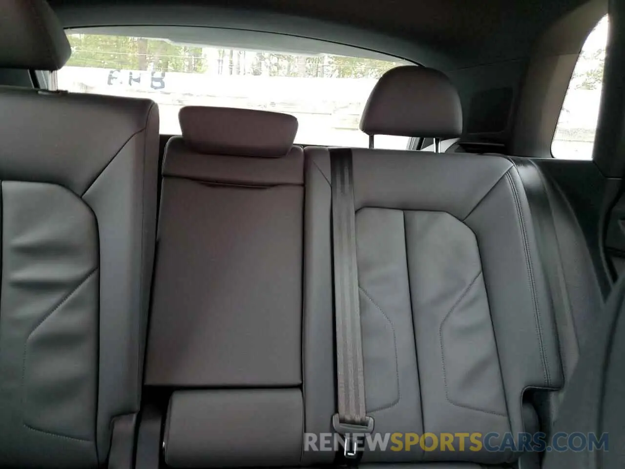 10 Photograph of a damaged car WA1EECF37N1018369 AUDI Q3 2022