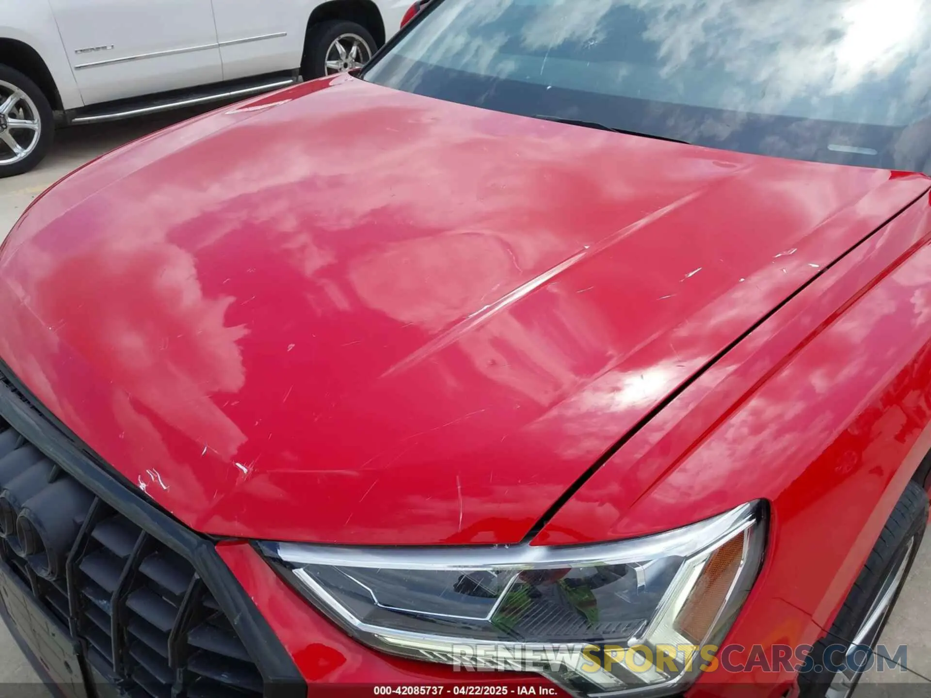 19 Photograph of a damaged car WA1EECF38N1019269 AUDI Q3 2022