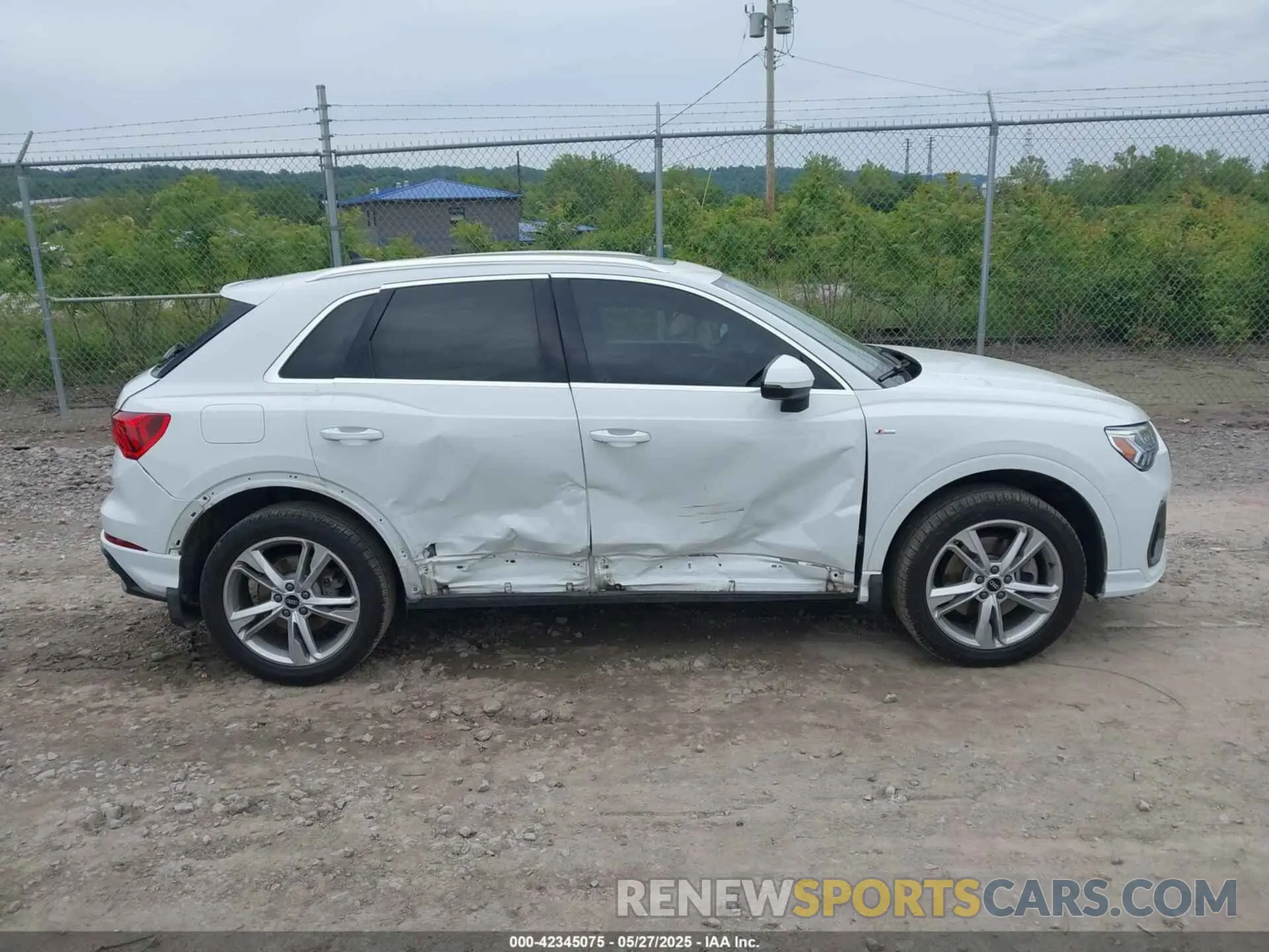 12 Photograph of a damaged car WA1EECF38N1031860 AUDI Q3 2022
