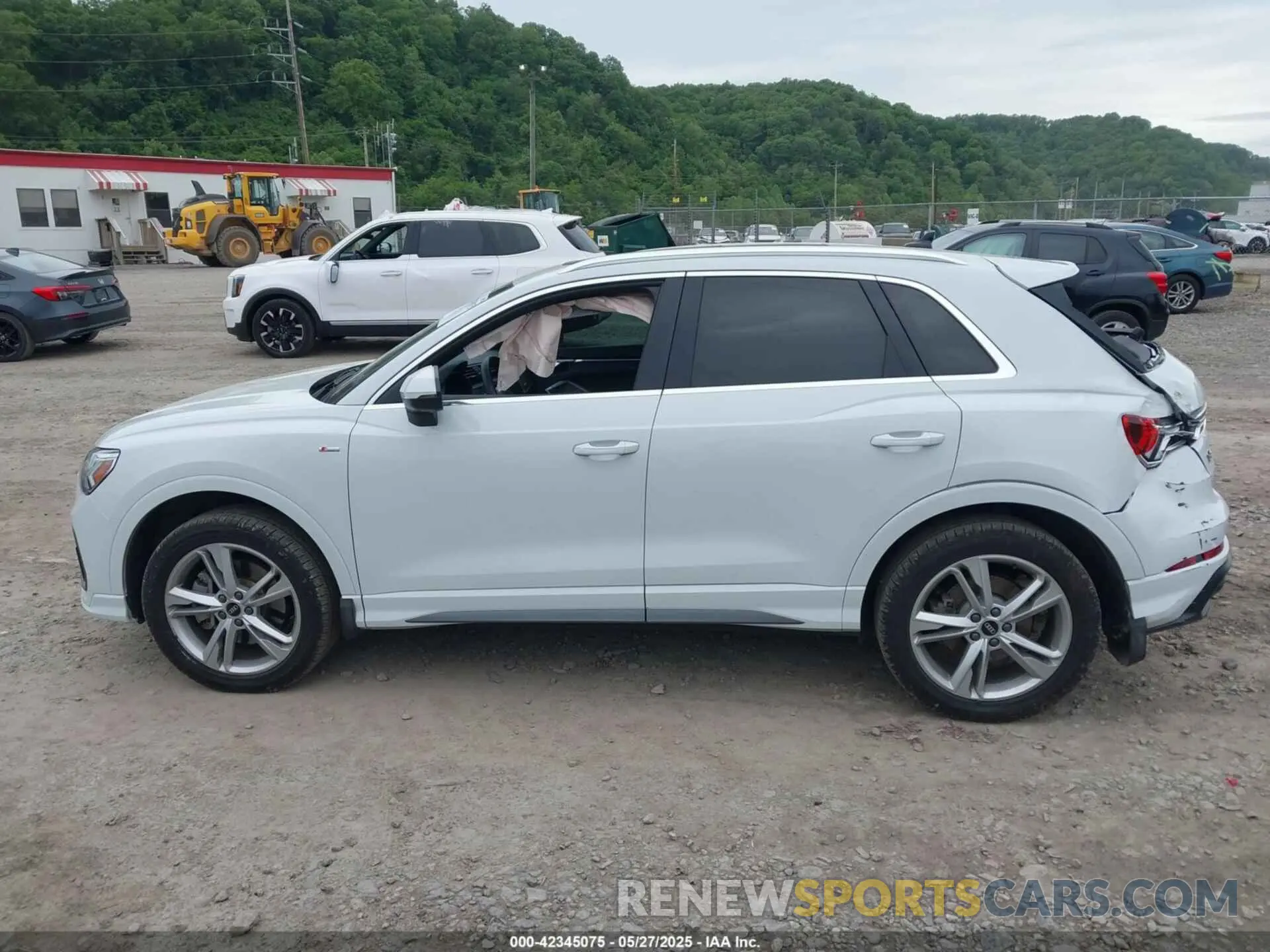 13 Photograph of a damaged car WA1EECF38N1031860 AUDI Q3 2022