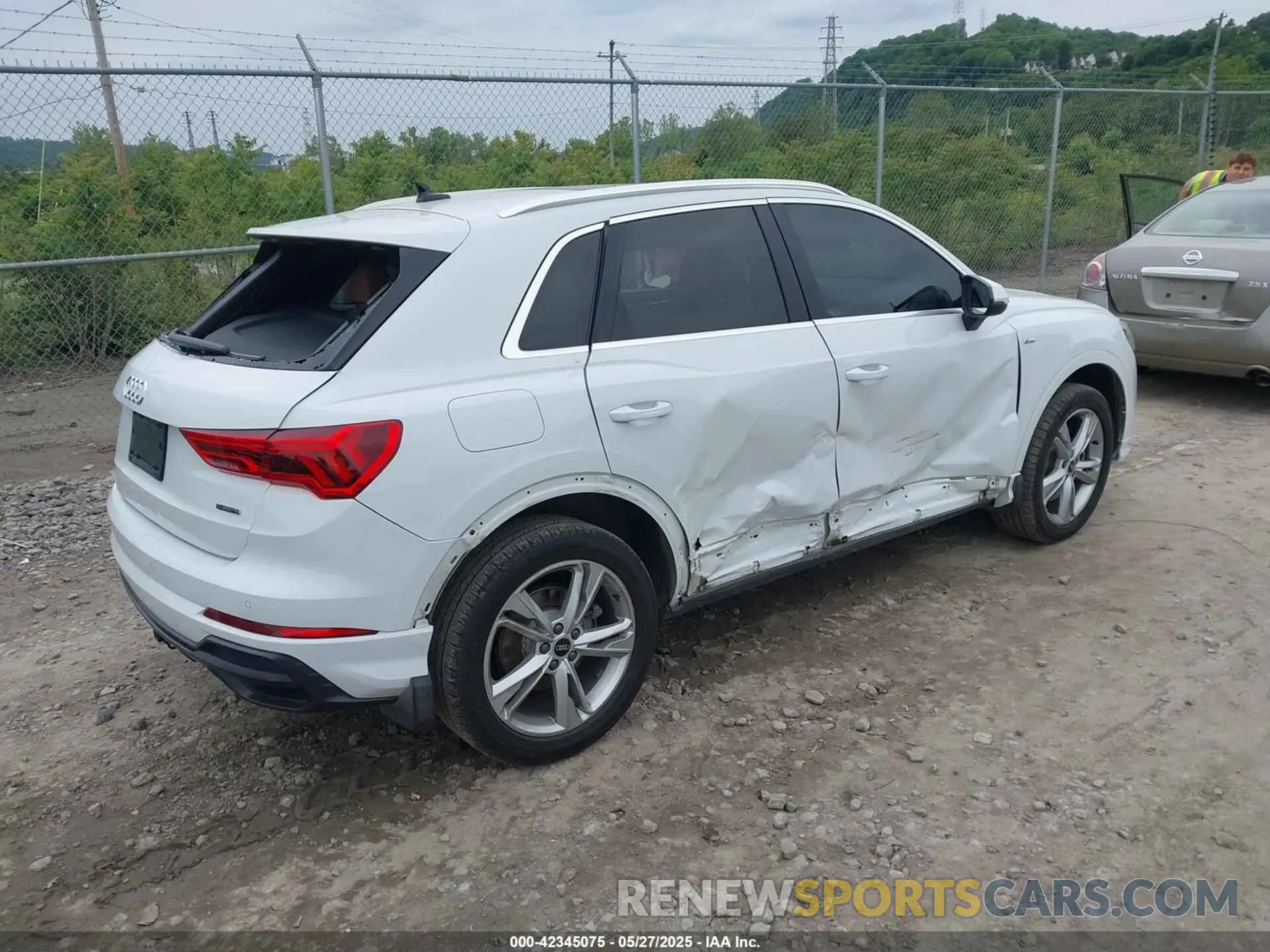4 Photograph of a damaged car WA1EECF38N1031860 AUDI Q3 2022