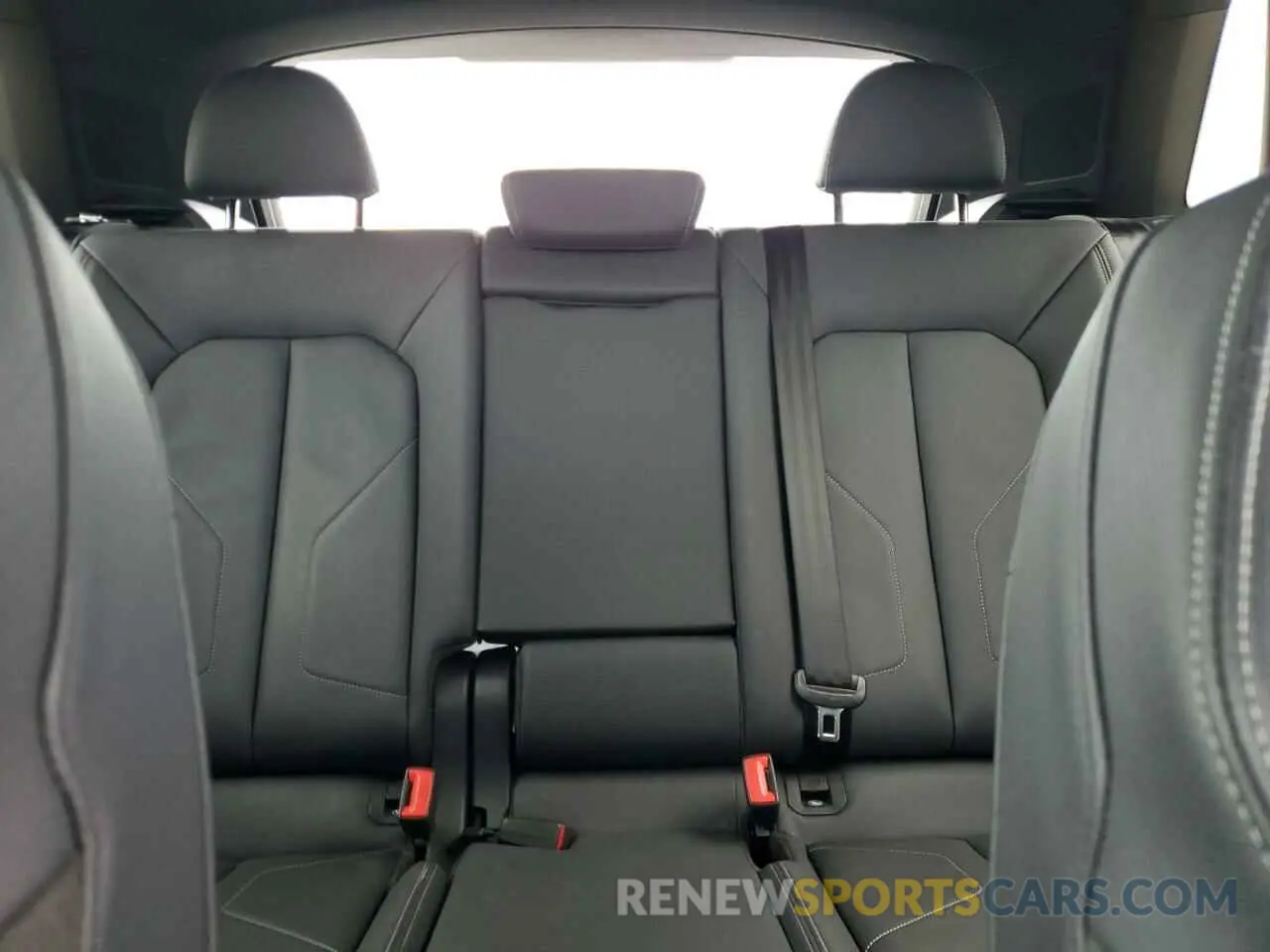 10 Photograph of a damaged car WA1EECF38N1051722 AUDI Q3 2022