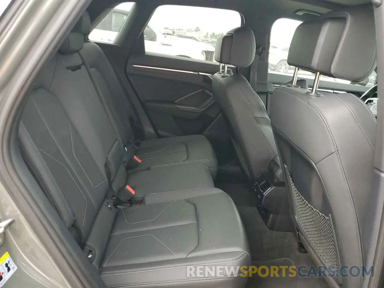 11 Photograph of a damaged car WA1EECF38N1051722 AUDI Q3 2022