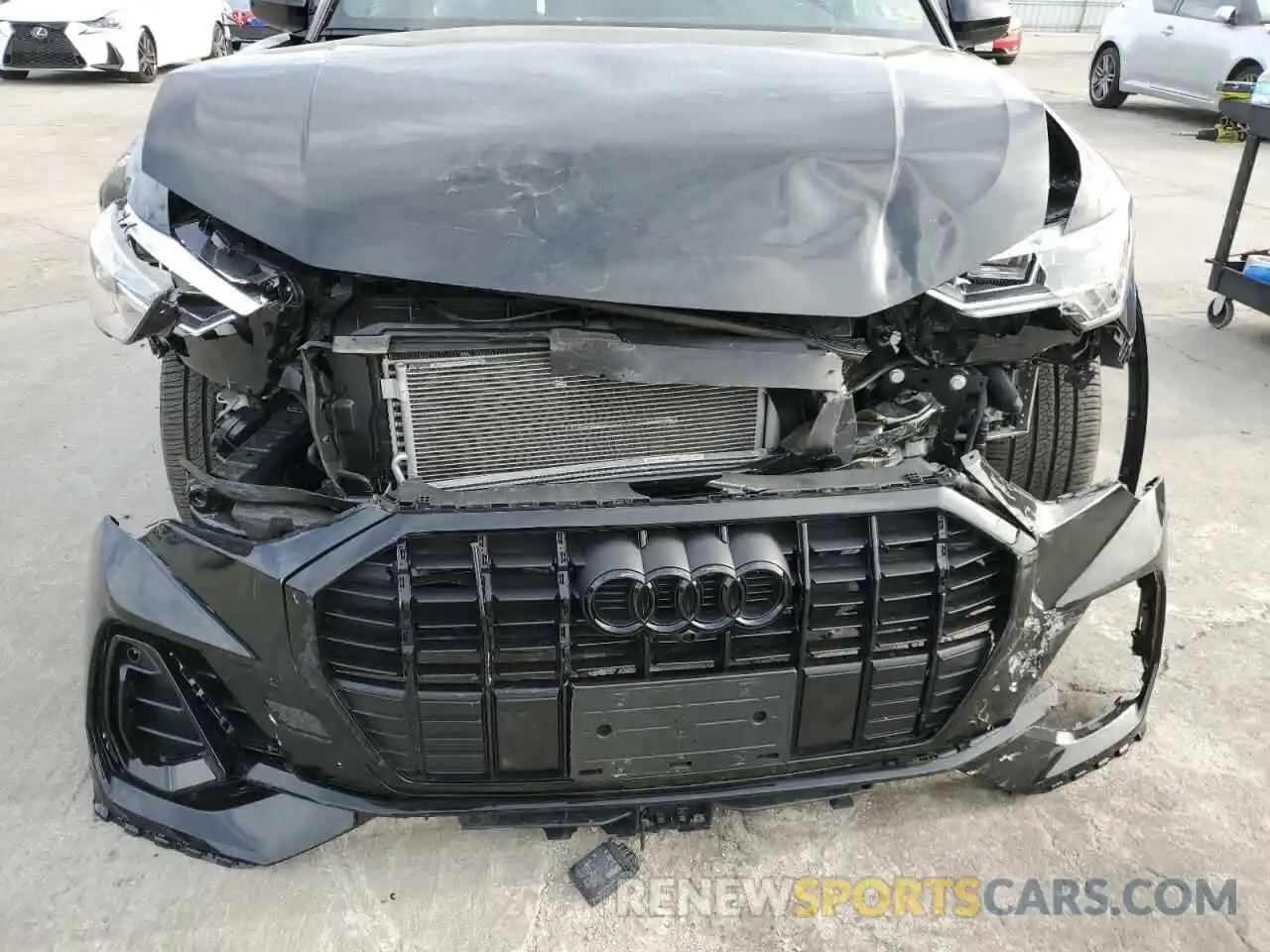 9 Photograph of a damaged car WA1EECF38N1069069 AUDI Q3 2022