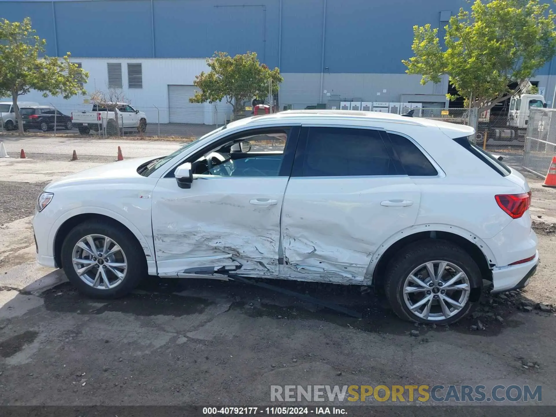 14 Photograph of a damaged car WA1EECF38N1102619 AUDI Q3 2022