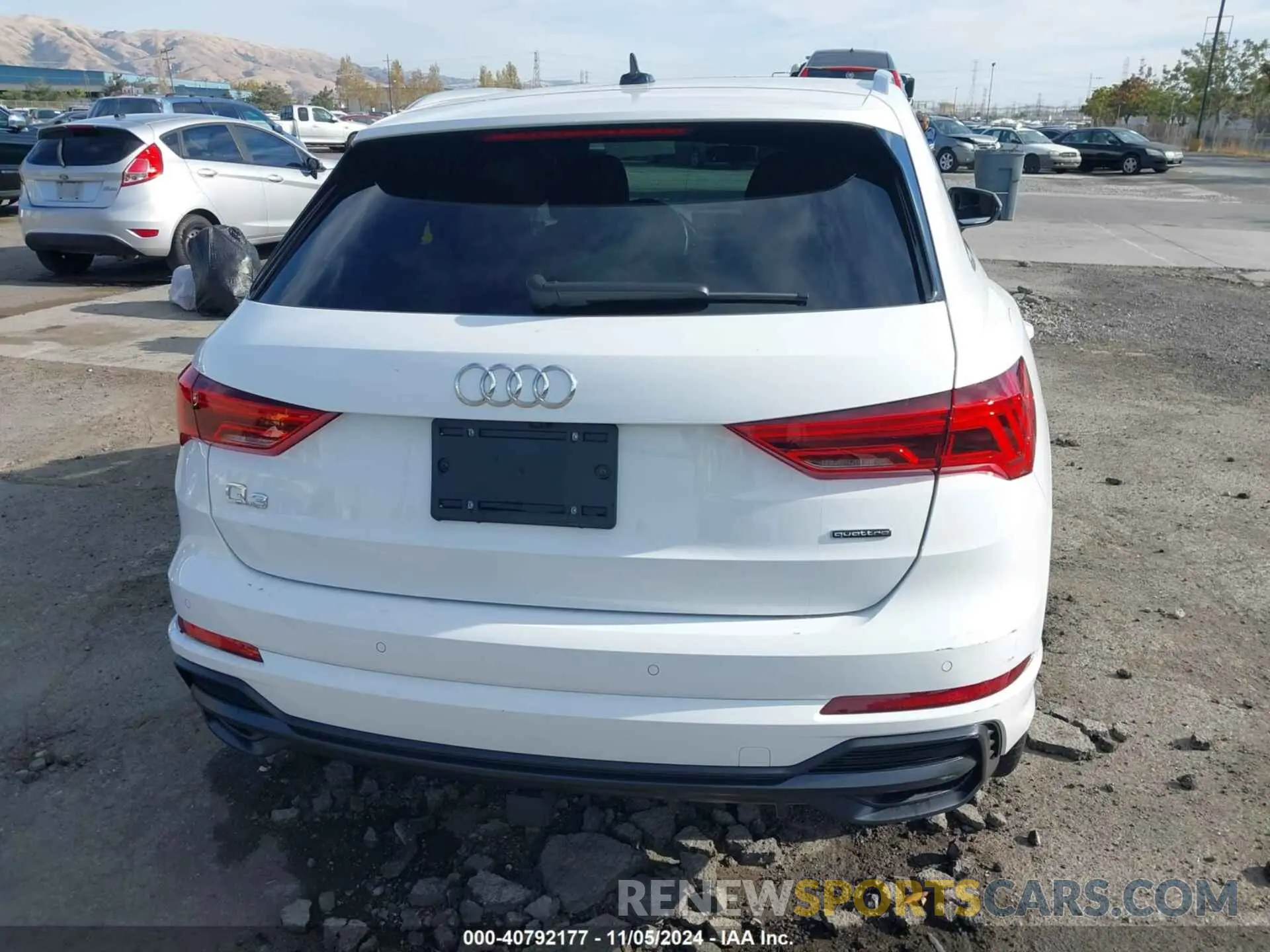 16 Photograph of a damaged car WA1EECF38N1102619 AUDI Q3 2022