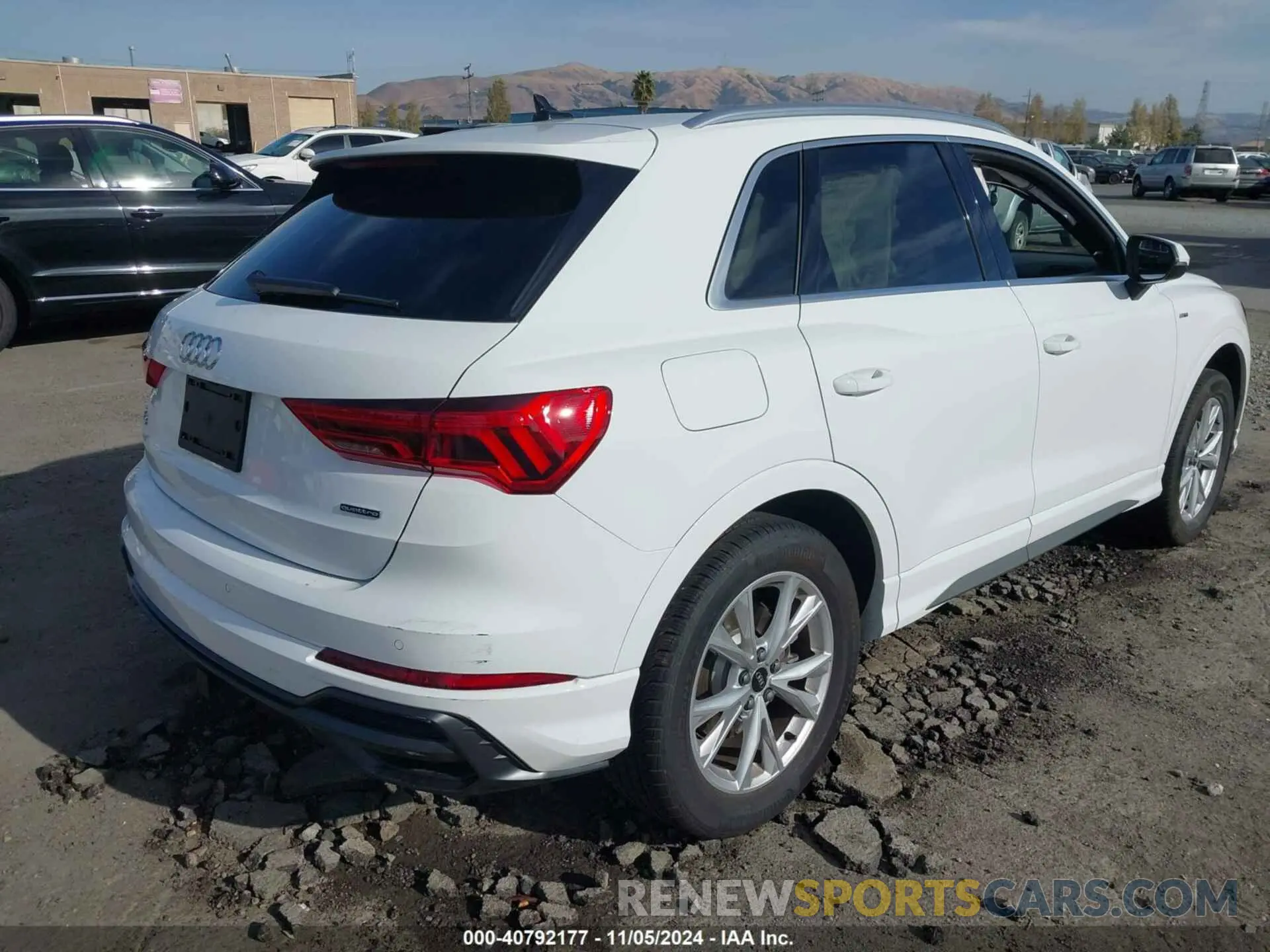 4 Photograph of a damaged car WA1EECF38N1102619 AUDI Q3 2022