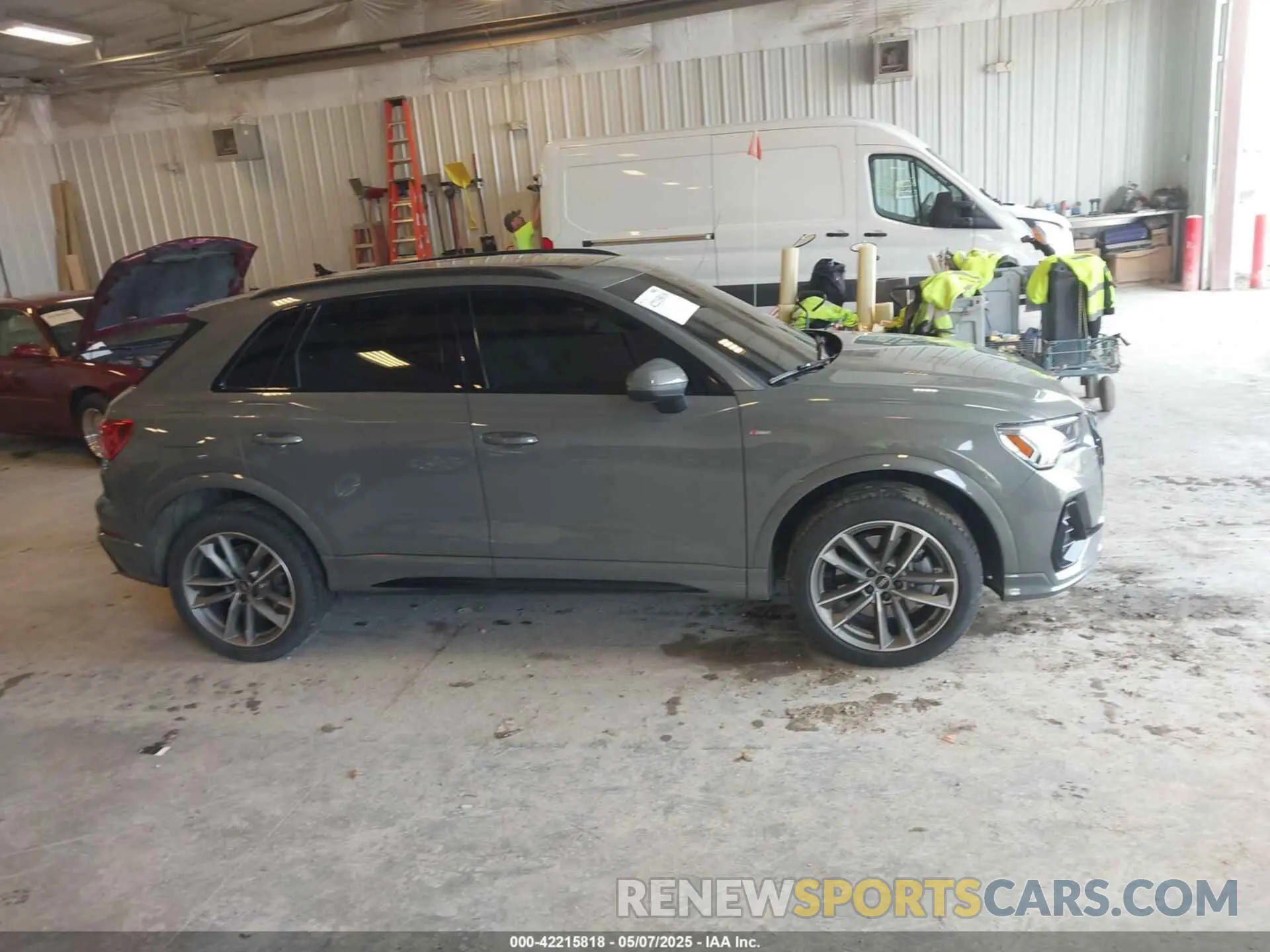 13 Photograph of a damaged car WA1EECF38N1139153 AUDI Q3 2022