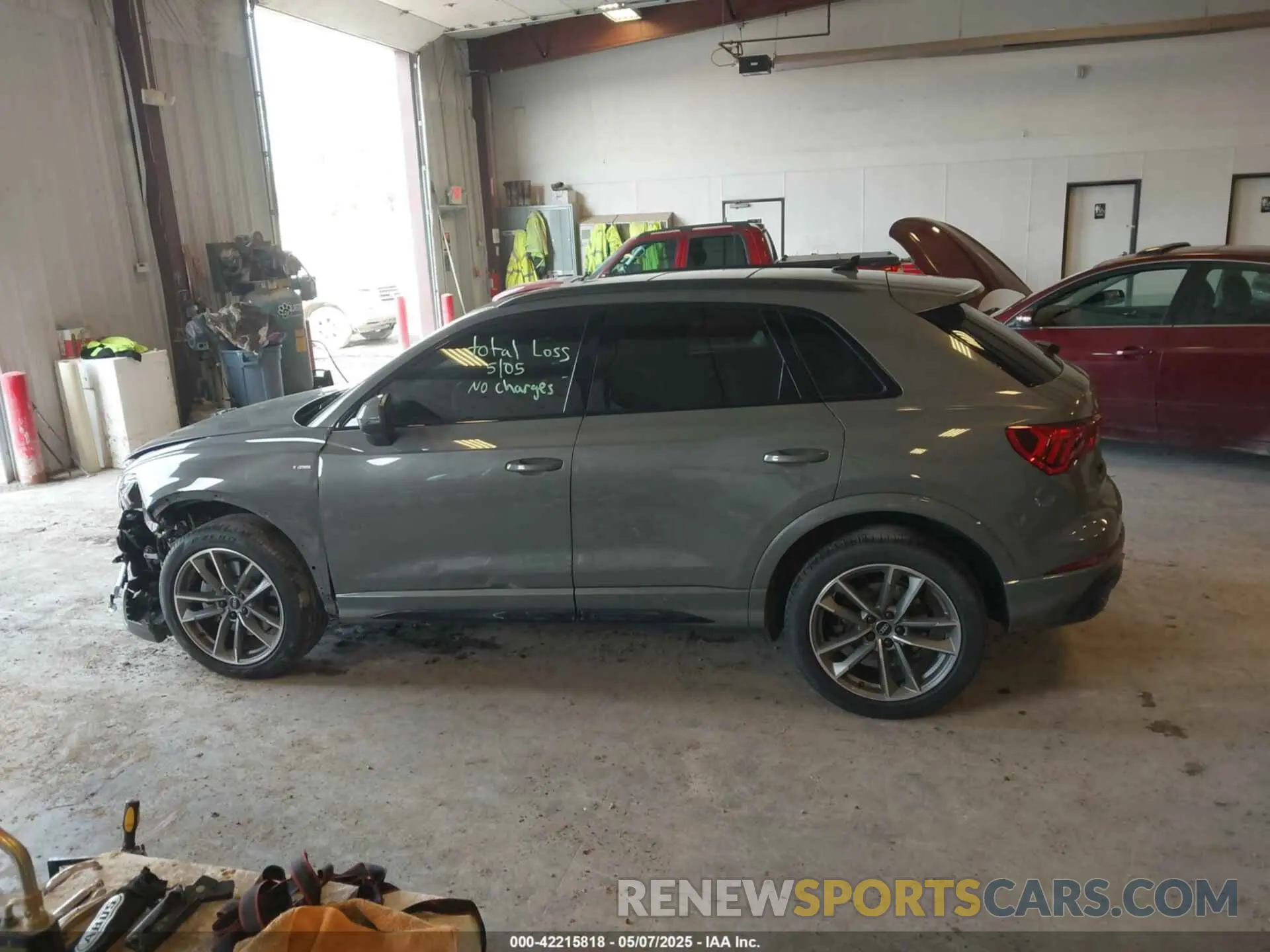 14 Photograph of a damaged car WA1EECF38N1139153 AUDI Q3 2022