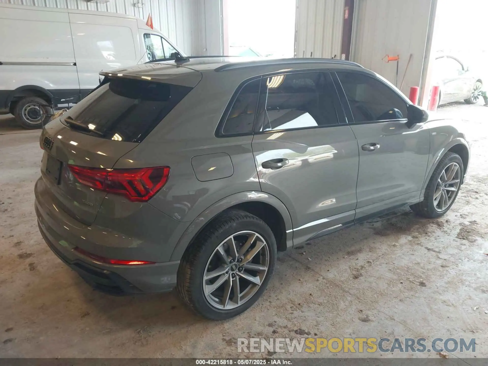 4 Photograph of a damaged car WA1EECF38N1139153 AUDI Q3 2022