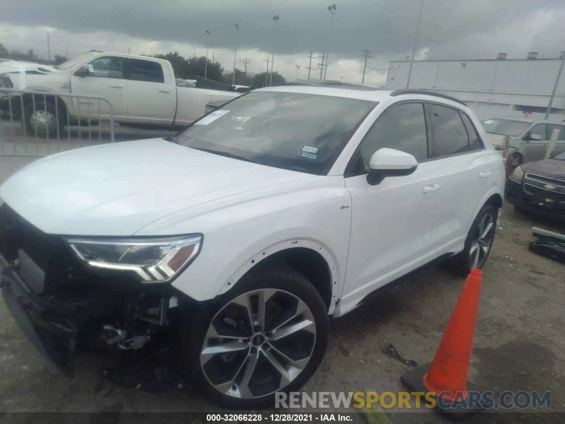 2 Photograph of a damaged car WA1EECF39N1003680 AUDI Q3 2022