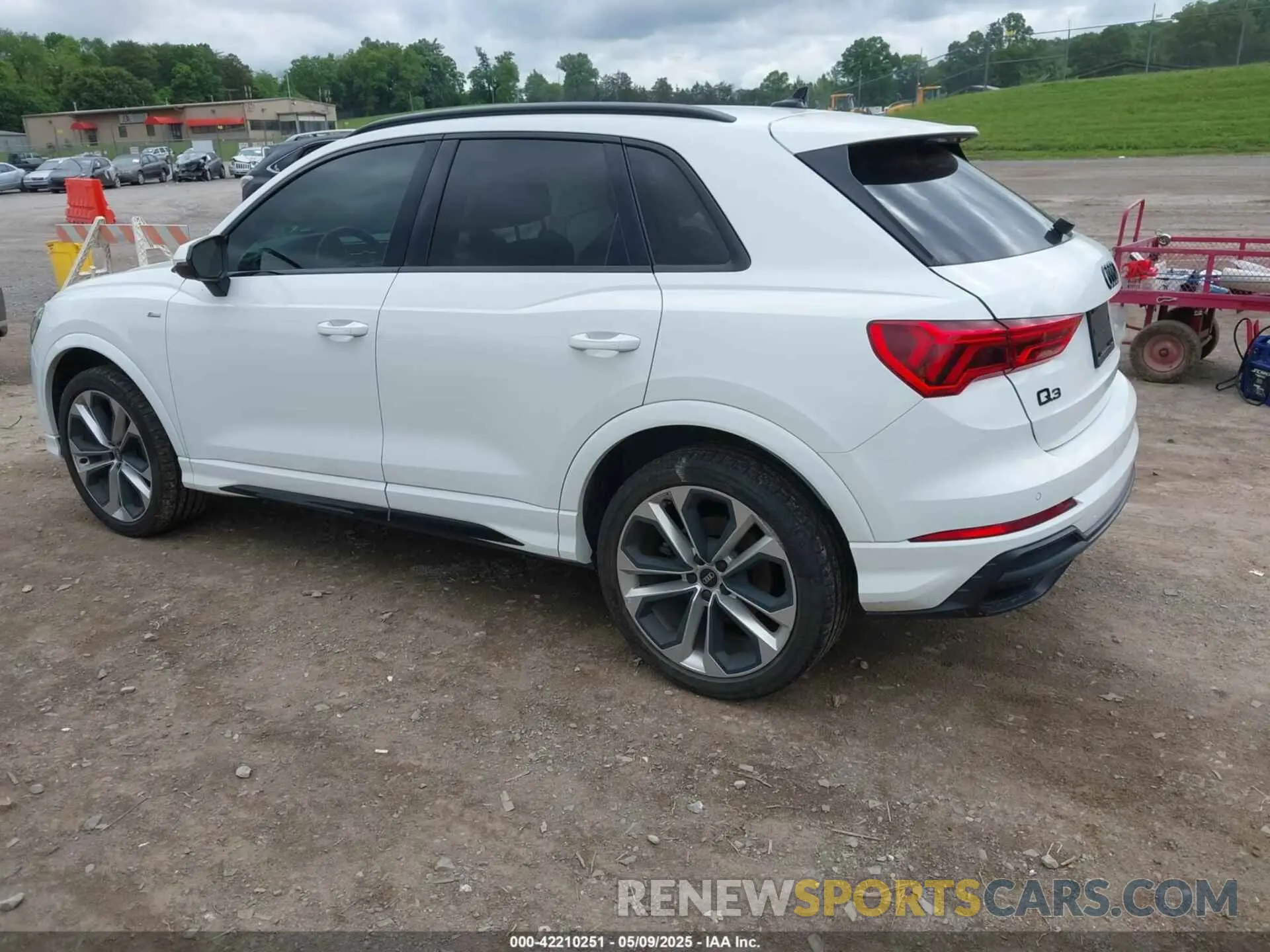 3 Photograph of a damaged car WA1EECF39N1025078 AUDI Q3 2022