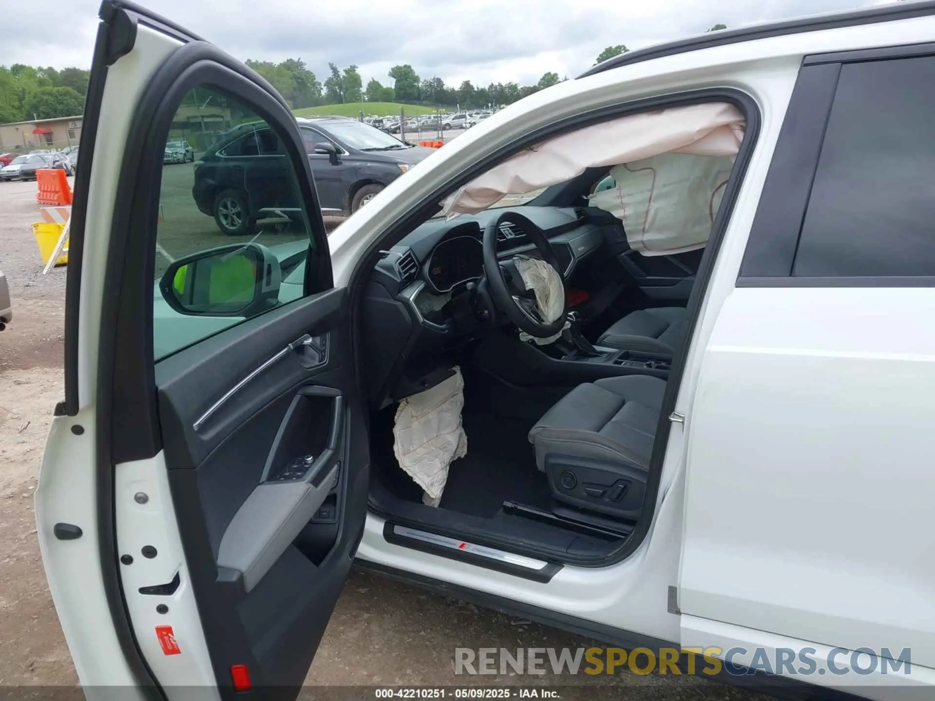 5 Photograph of a damaged car WA1EECF39N1025078 AUDI Q3 2022