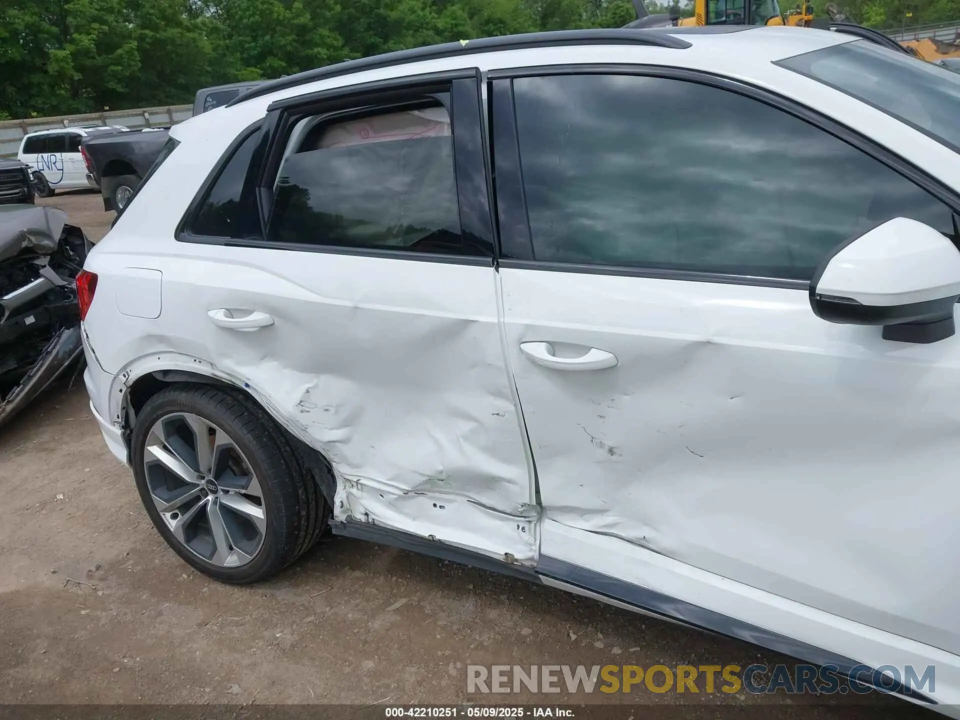 6 Photograph of a damaged car WA1EECF39N1025078 AUDI Q3 2022