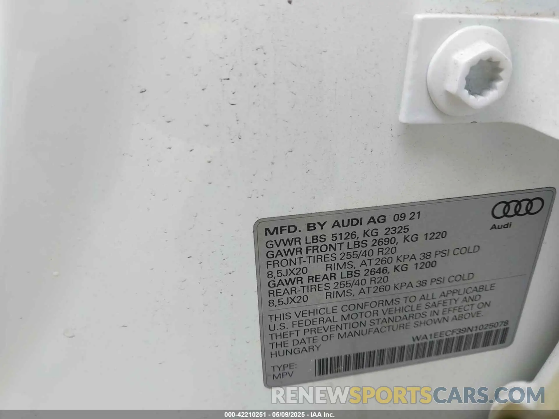 9 Photograph of a damaged car WA1EECF39N1025078 AUDI Q3 2022