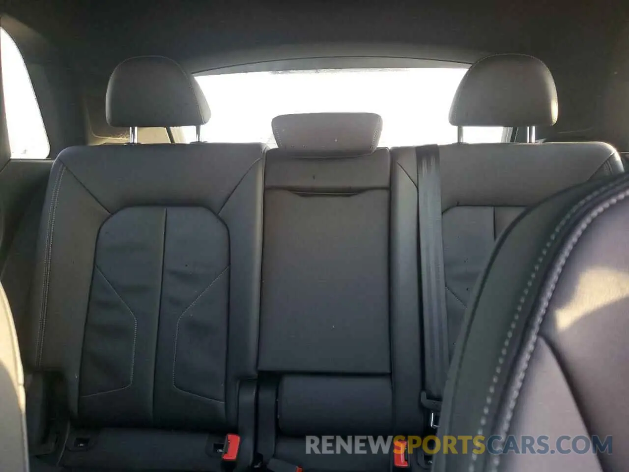 10 Photograph of a damaged car WA1EECF39N1036744 AUDI Q3 2022