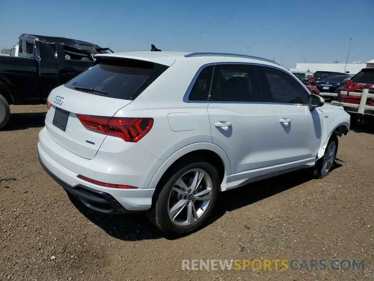 4 Photograph of a damaged car WA1EECF39N1067749 AUDI Q3 2022