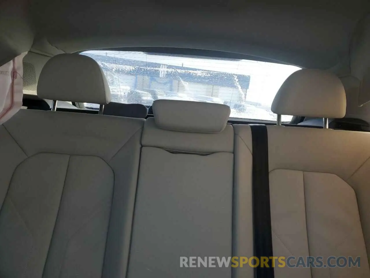 10 Photograph of a damaged car WA1EECF39N1090352 AUDI Q3 2022
