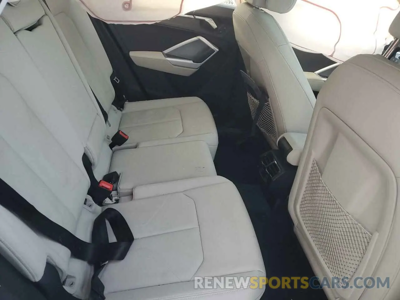 11 Photograph of a damaged car WA1EECF39N1090352 AUDI Q3 2022
