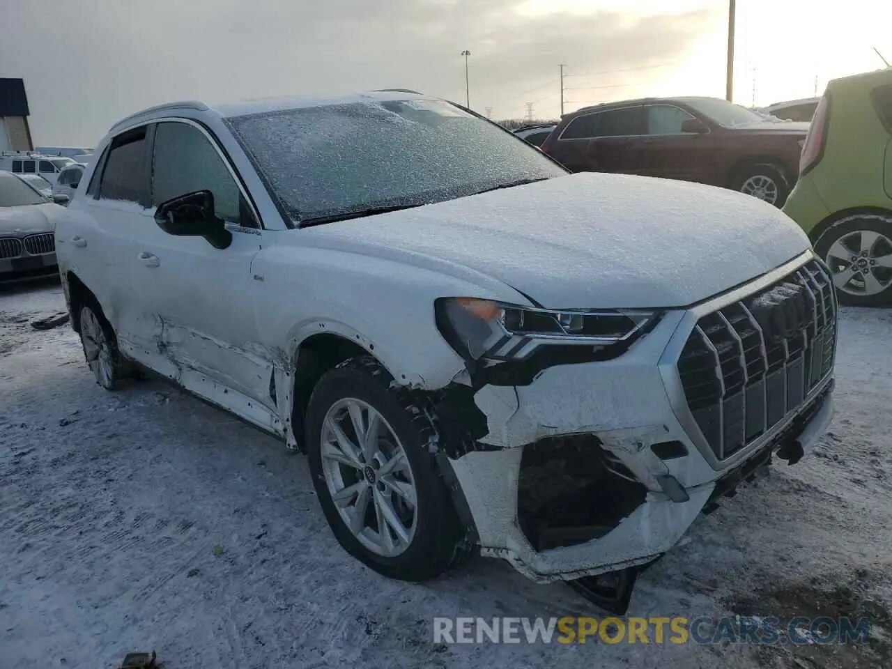 4 Photograph of a damaged car WA1EECF39N1090352 AUDI Q3 2022