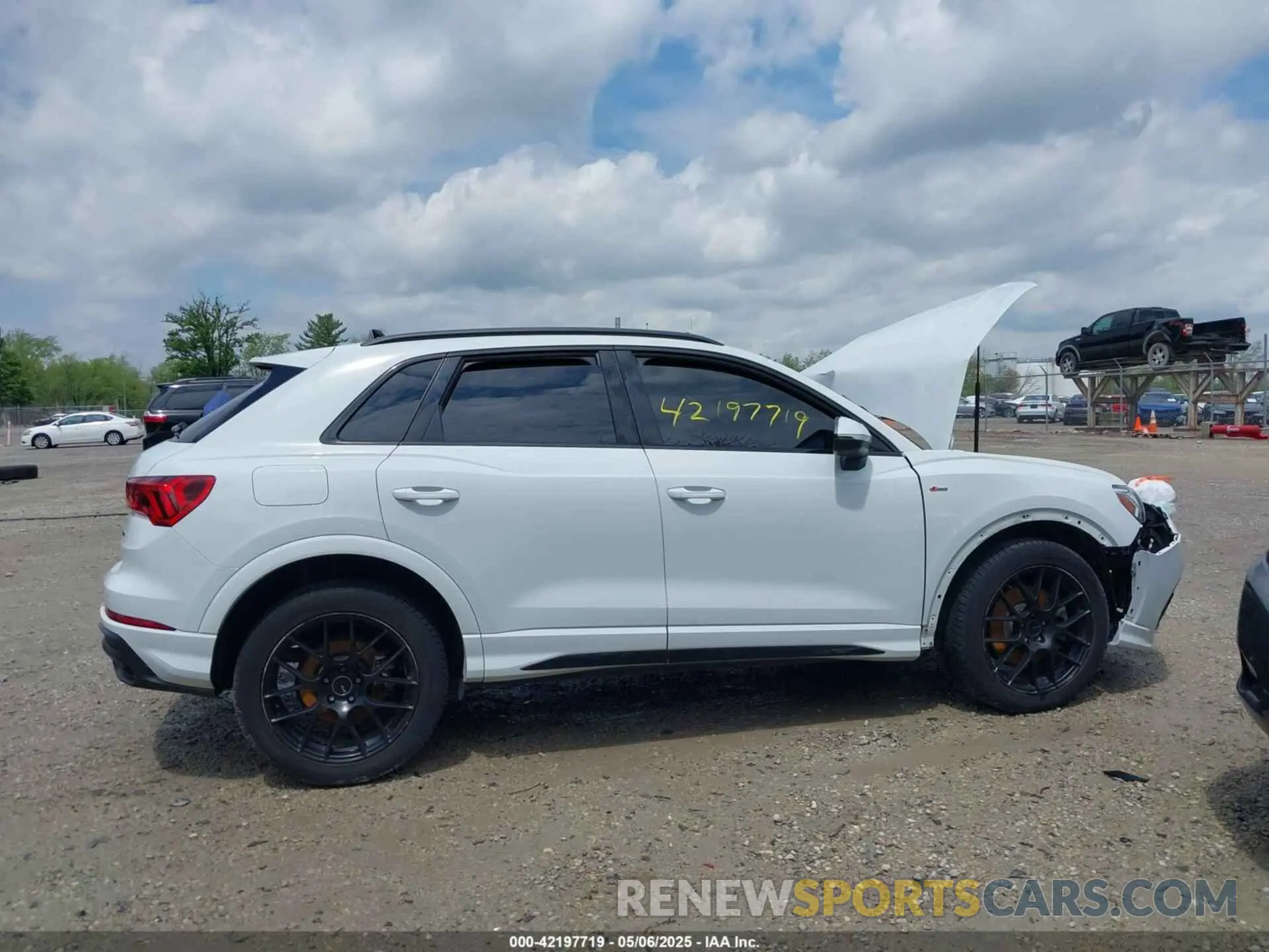 12 Photograph of a damaged car WA1EECF3XN1007804 AUDI Q3 2022