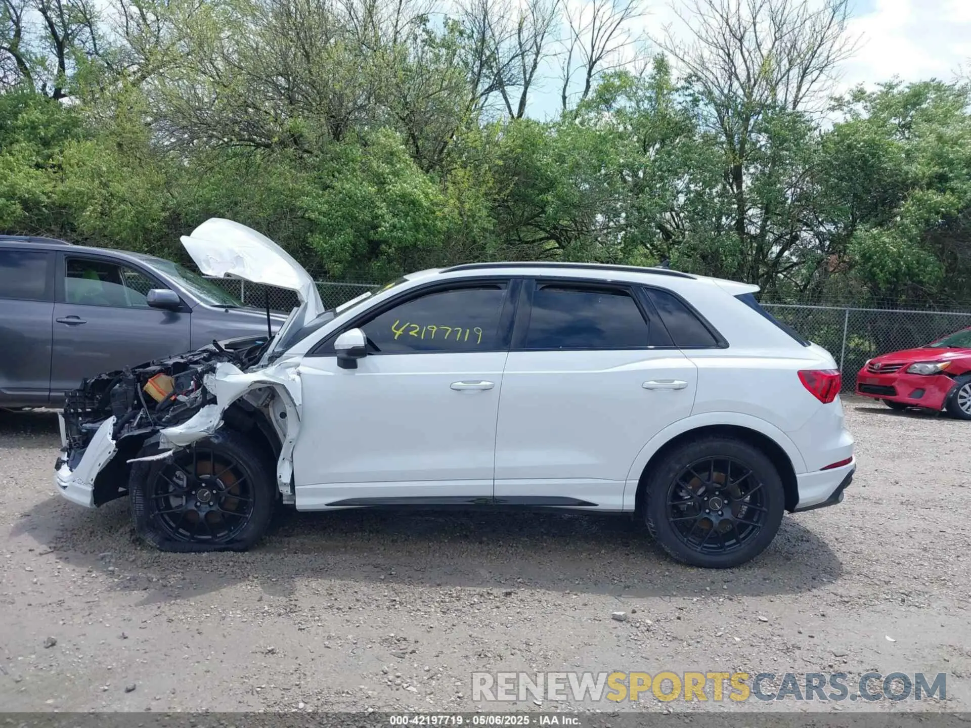 13 Photograph of a damaged car WA1EECF3XN1007804 AUDI Q3 2022