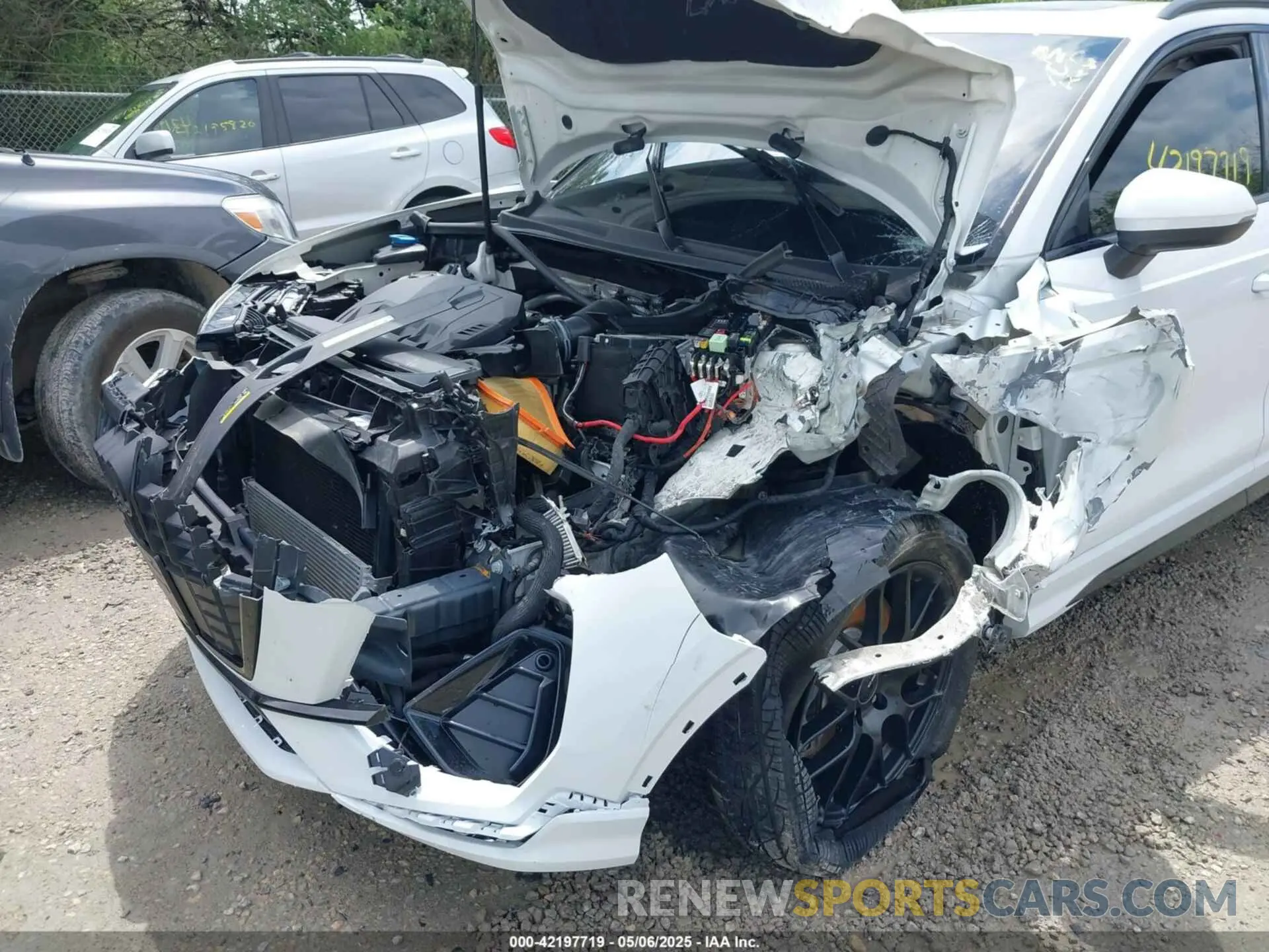 16 Photograph of a damaged car WA1EECF3XN1007804 AUDI Q3 2022